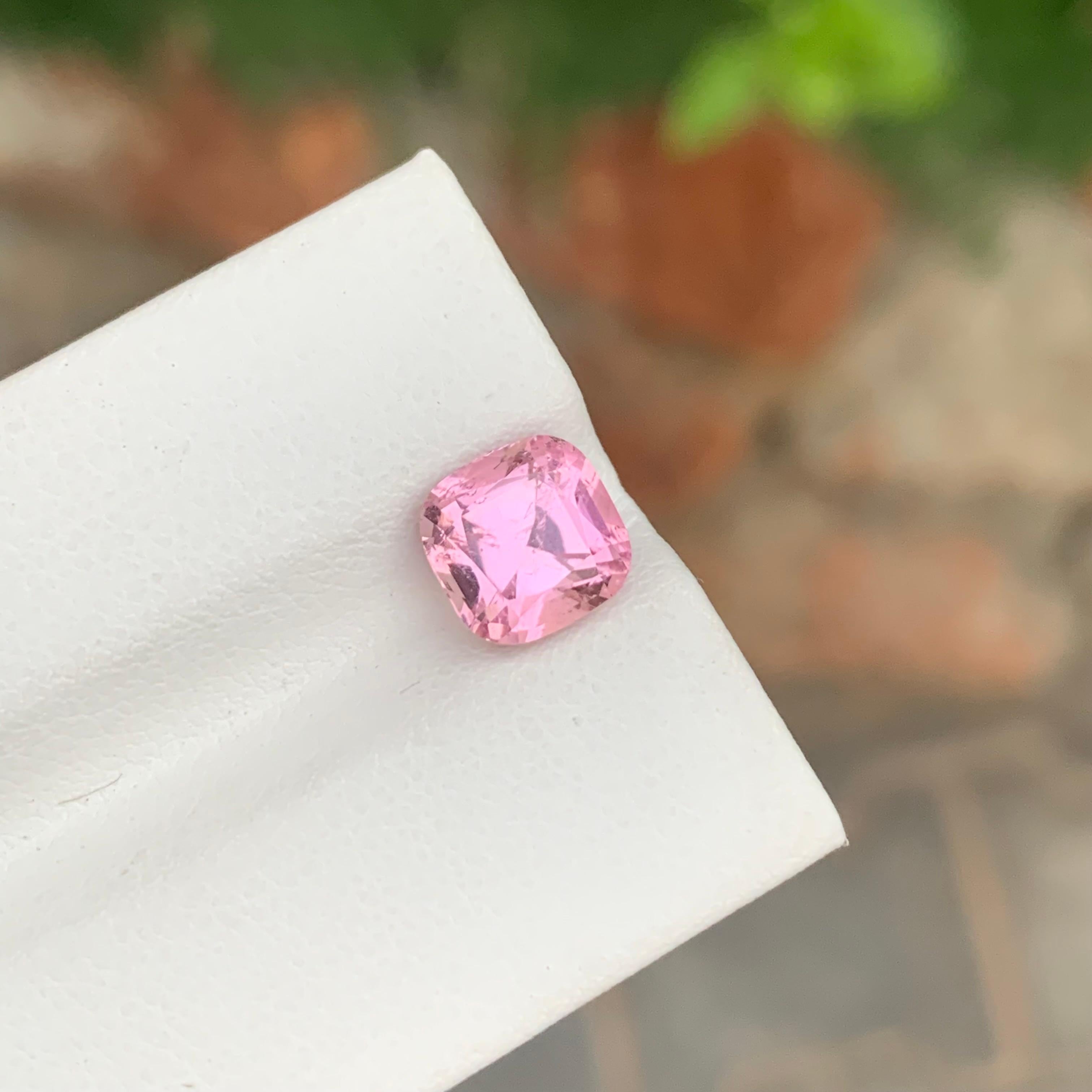 2,75 Karat natürlicher loser rosa Turmalin in Kissenform in Kissenform aus Afghanistan (Arts and Crafts) im Angebot