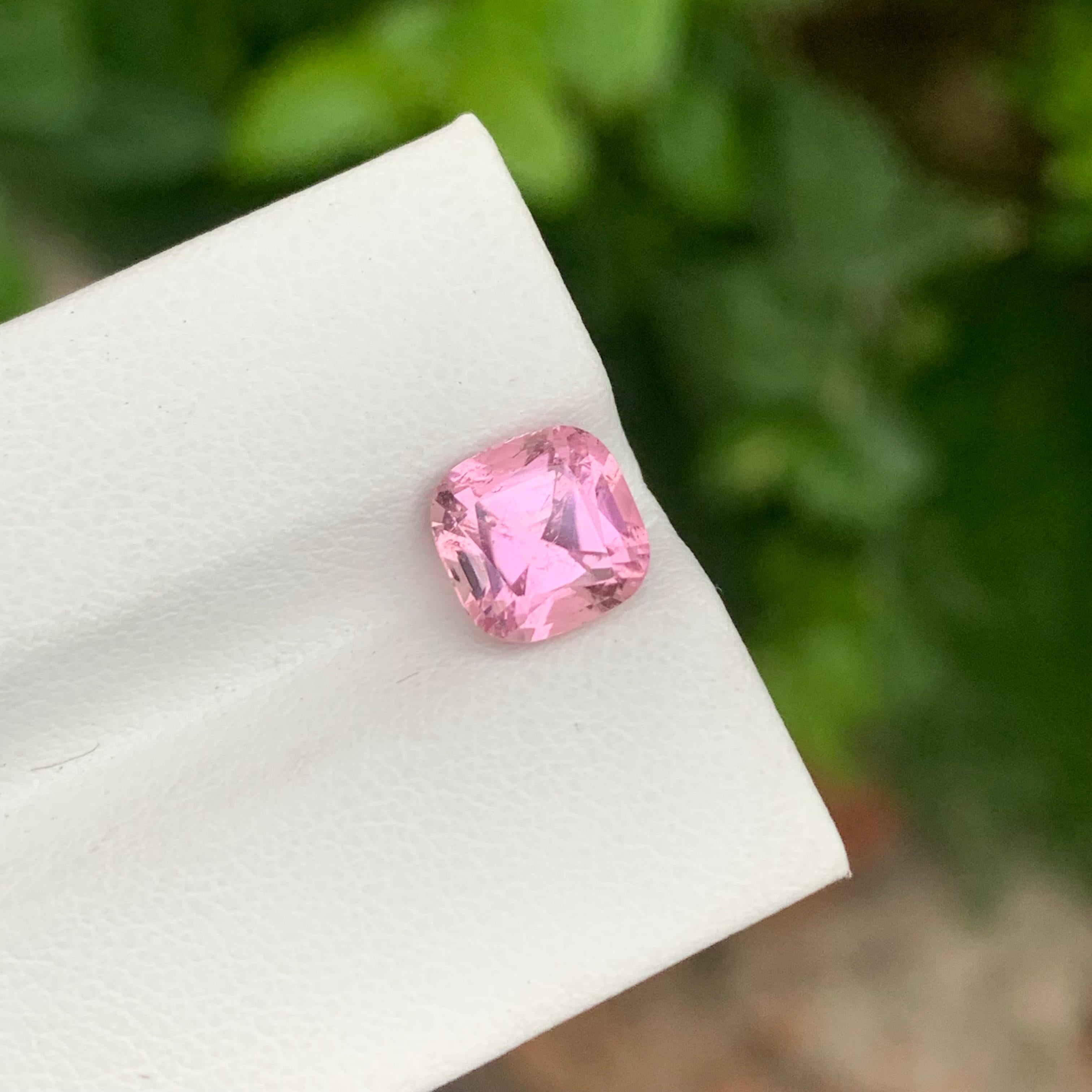2,75 Karat natürlicher loser rosa Turmalin in Kissenform in Kissenform aus Afghanistan (Kissenschliff) im Angebot