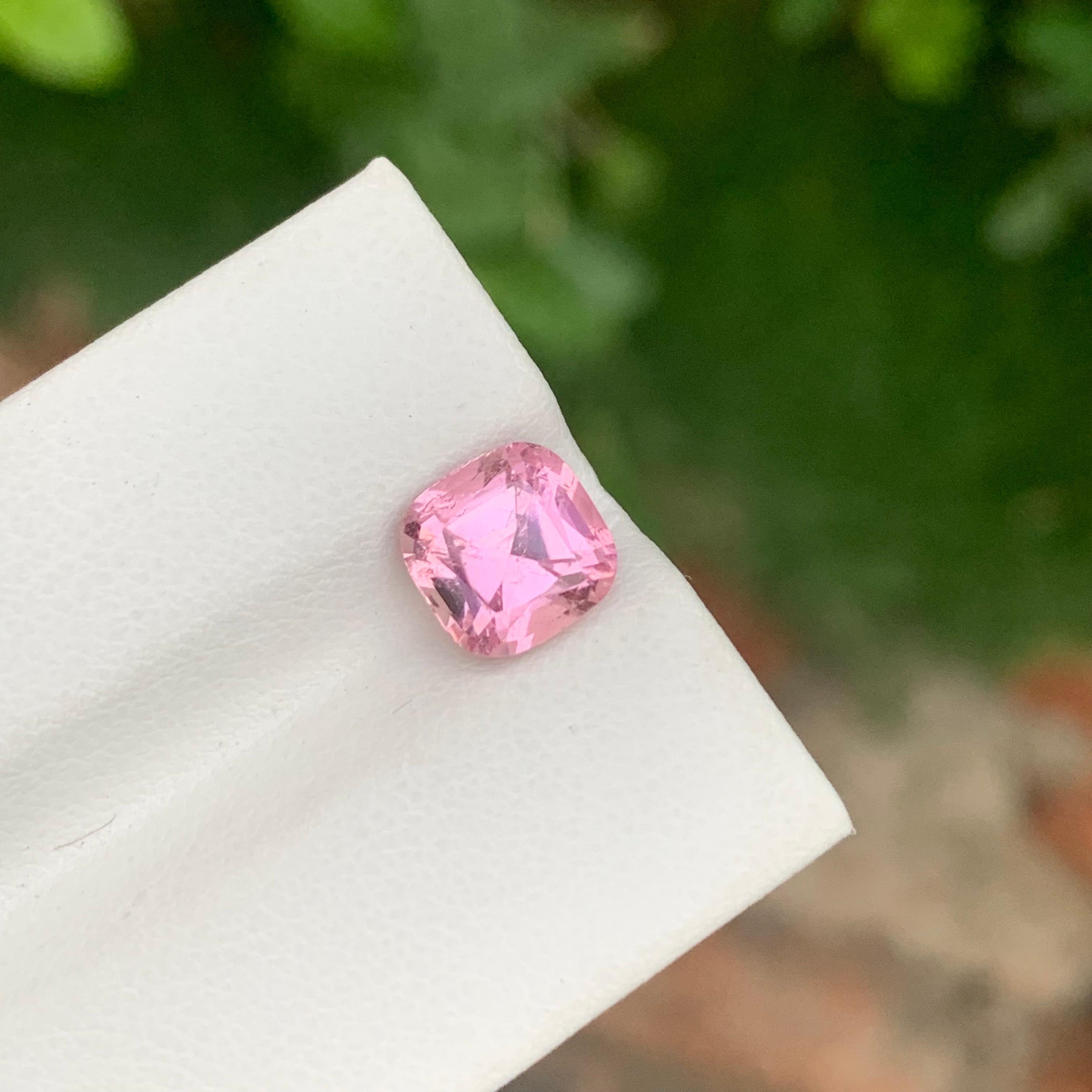 2,75 Karat natürlicher loser rosa Turmalin in Kissenform in Kissenform aus Afghanistan für Damen oder Herren im Angebot