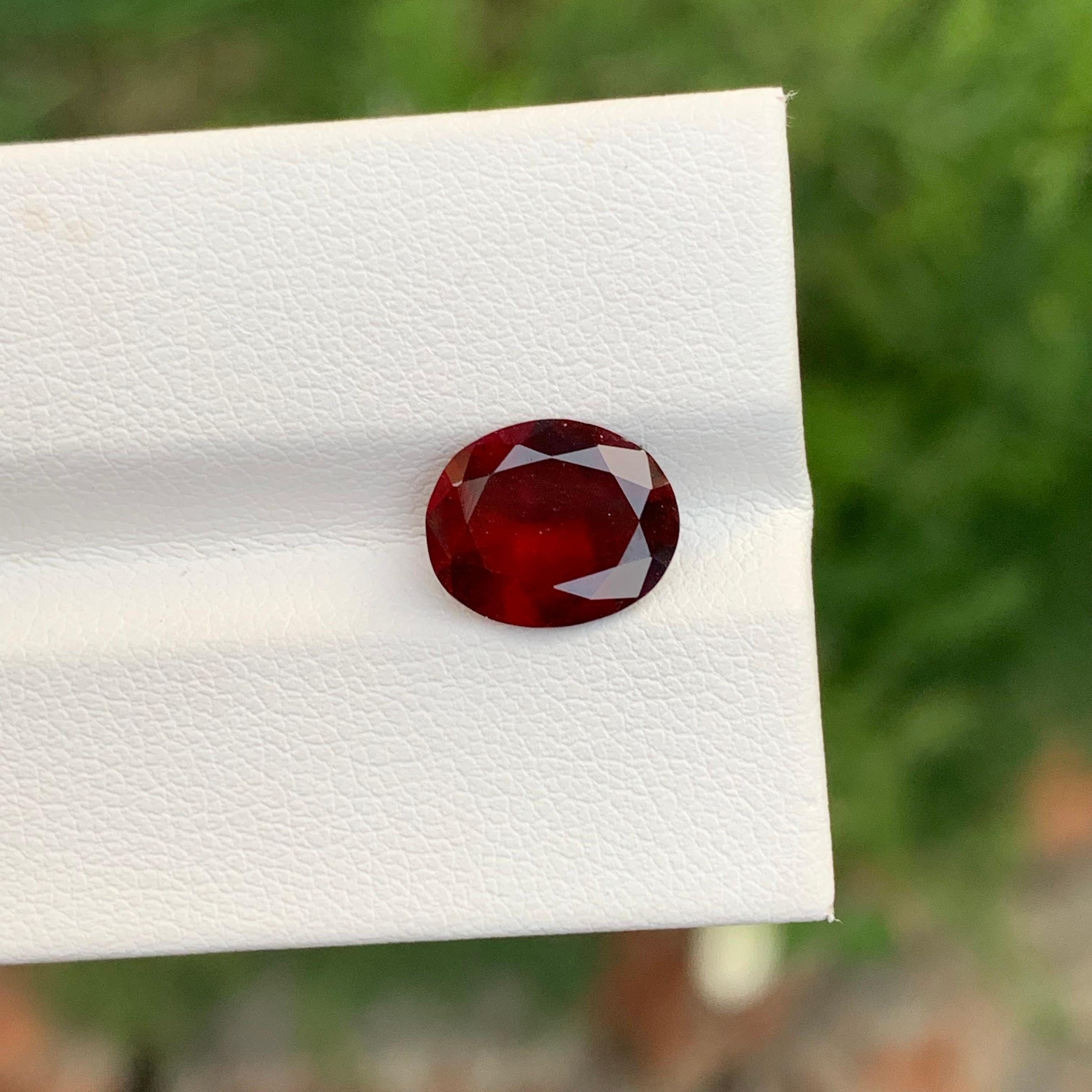 Arts and Crafts grenat hessonite fumé naturel non serti de 2,75 carats de forme ovale pour bijoux en vente