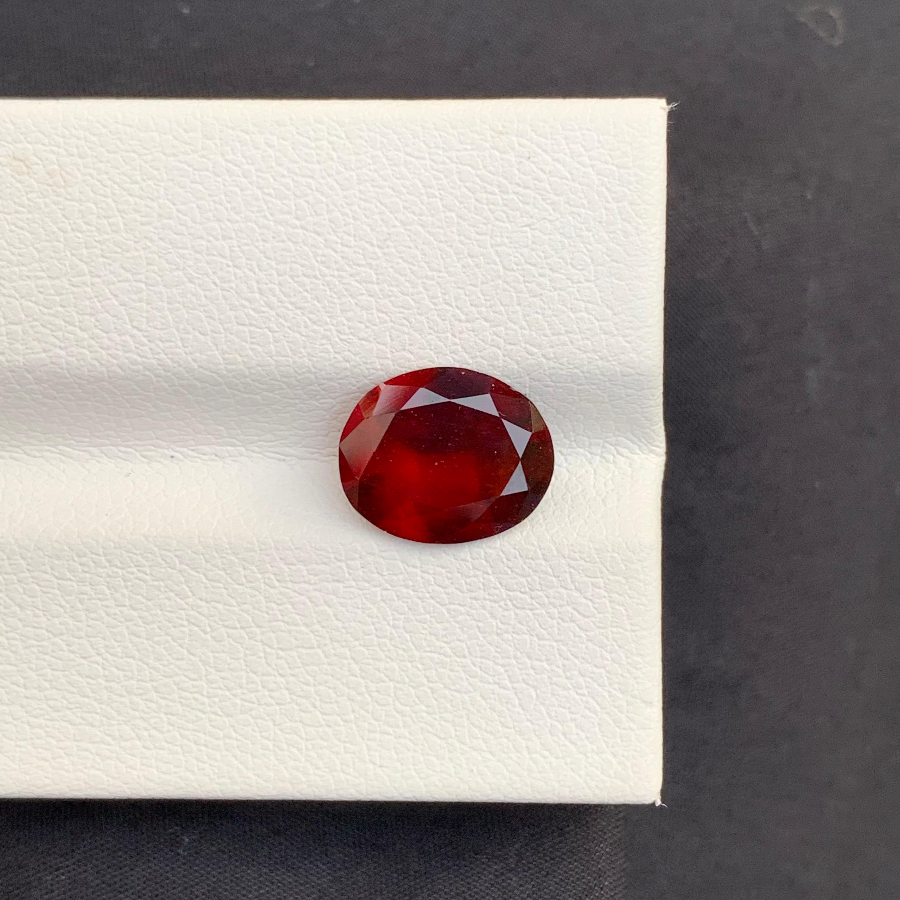 grenat hessonite fumé naturel non serti de 2,75 carats de forme ovale pour bijoux Unisexe en vente