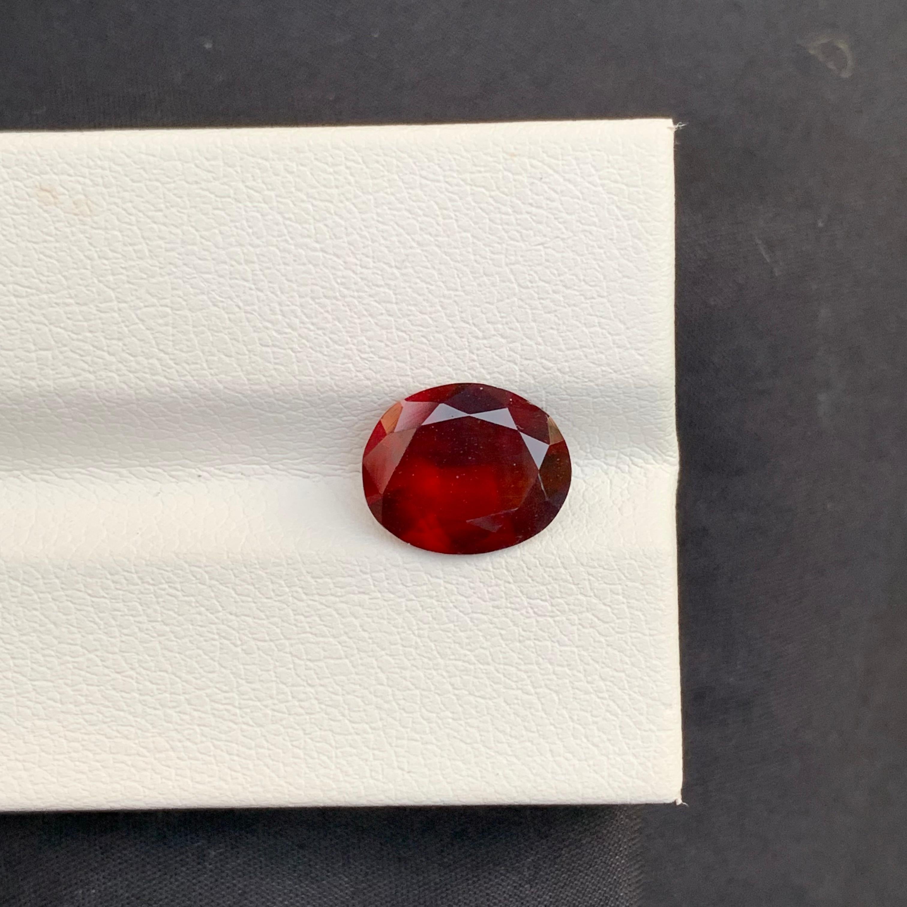 grenat hessonite fumé naturel non serti de 2,75 carats de forme ovale pour bijoux en vente 1
