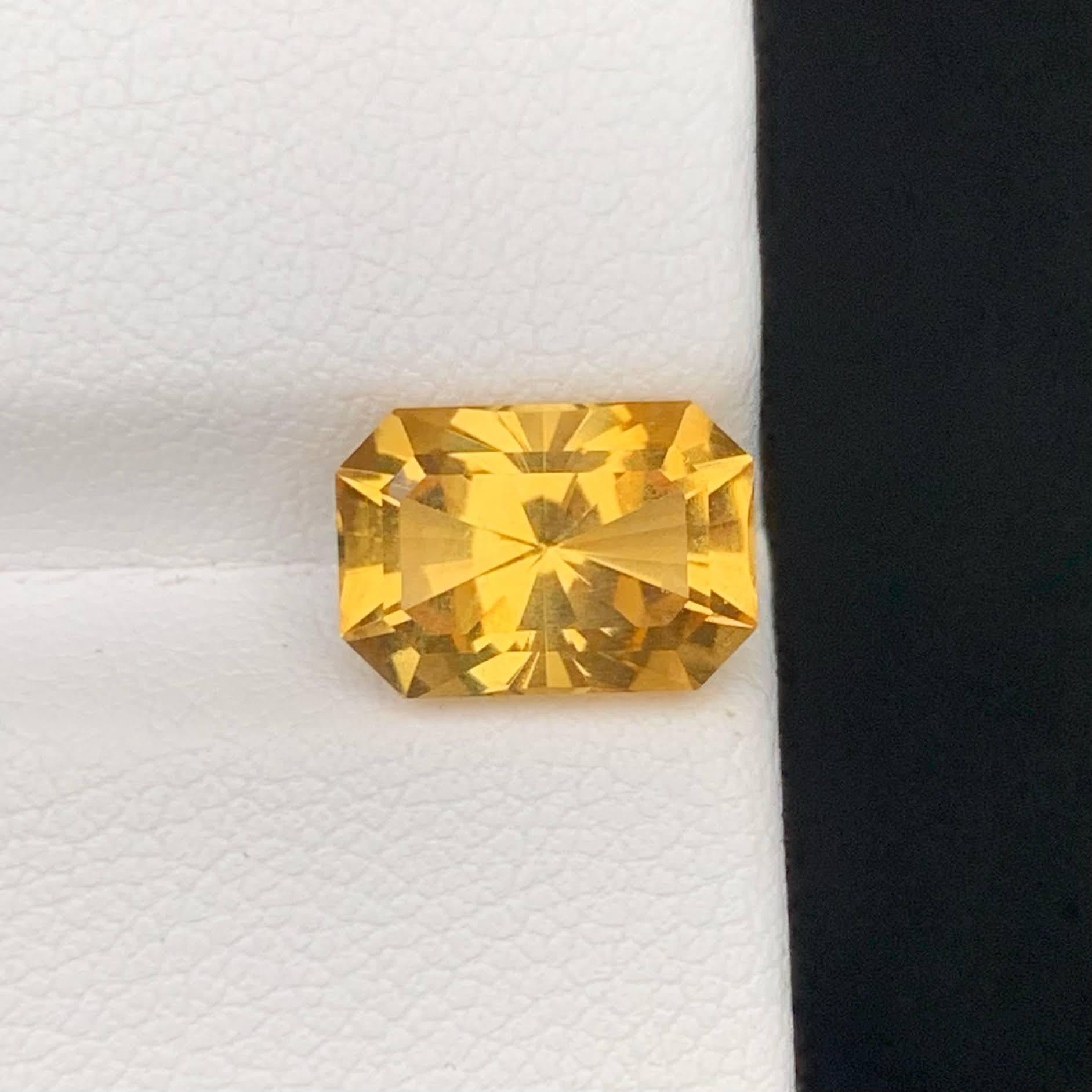 Peso 2,75 
Dimensiones 10,2x7,1x6,3 mm
Tratamiento Ninguno
Origen África 
Claridad Loup Clean 
Forma Corte Cojín Precisión 





Este Citrino Amarillo Natural Suelto de 2,75 quilates es una gema radiante, magistralmente elaborada con un corte de