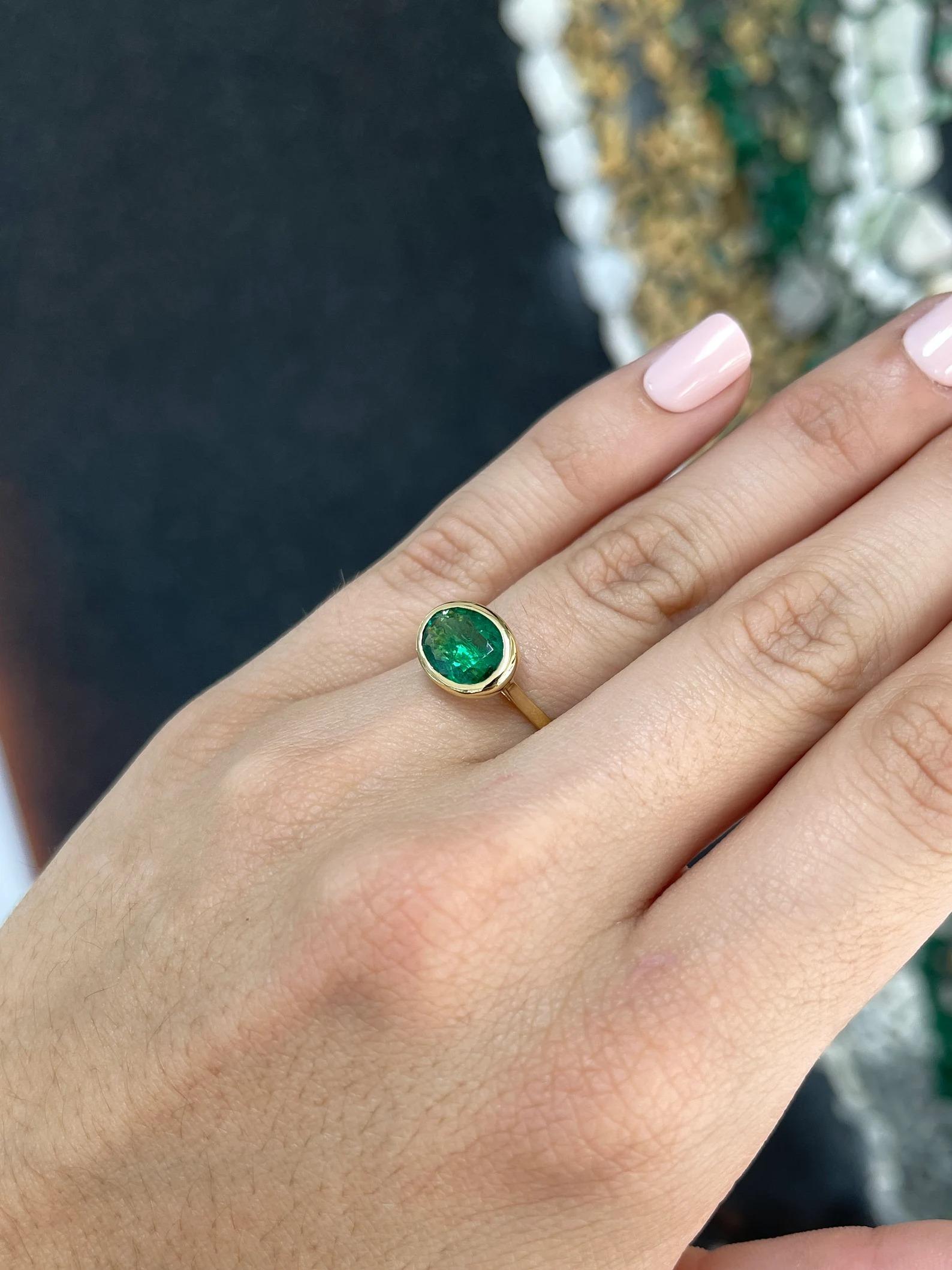 Modern 2.75 Carat Natural Vivid Green Oval Cut Emerald Bezel Set Ring East to West 18K For Sale