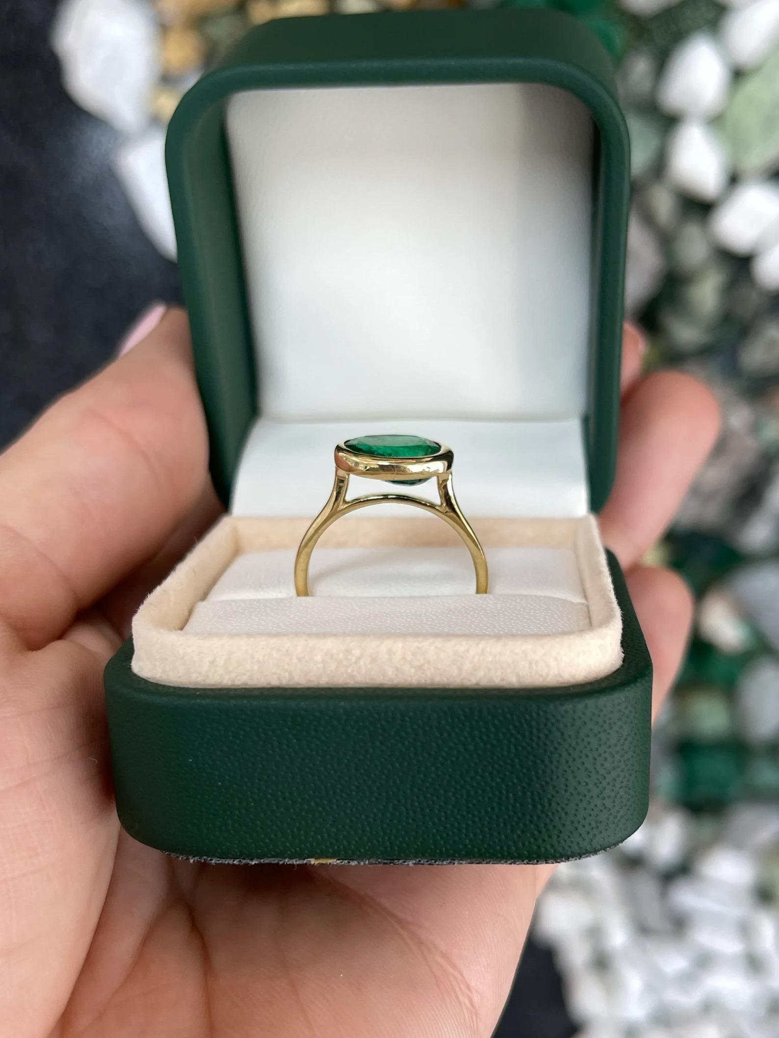 2.75 Carat Natural Vivid Green Oval Cut Emerald Bezel Set Ring East to West 18K For Sale 3