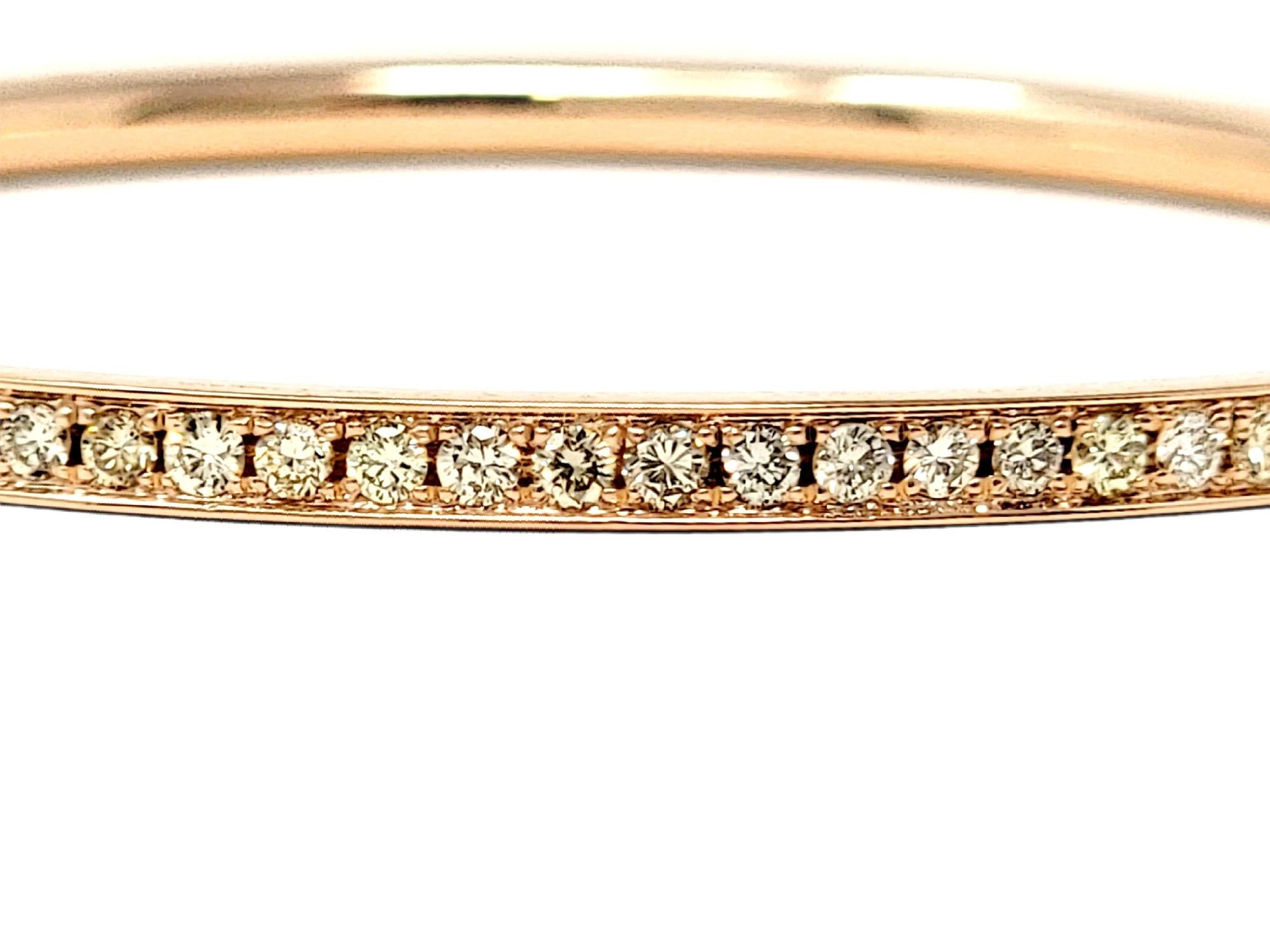 2,75 Karat runder Brillant Diamant Eternity Armreif Armband 14 Karat Roségold (Rundschliff) im Angebot