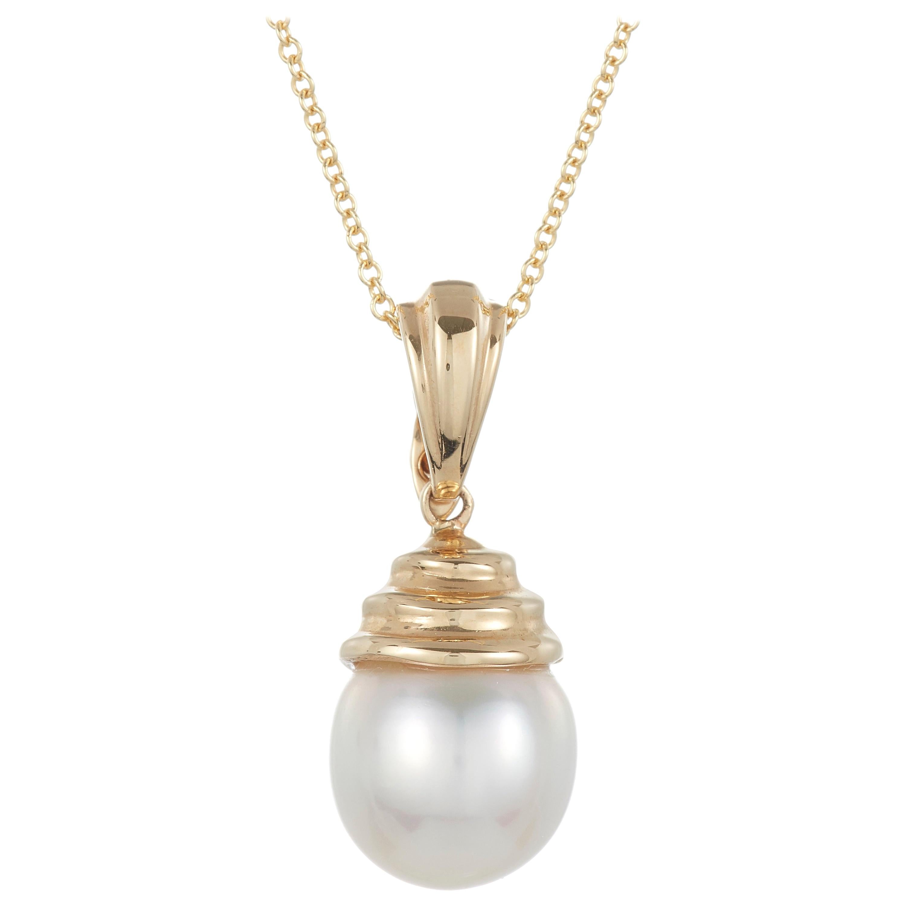 2.75 Carat Round White Pearl Pendant Necklace 14 Karat Yellow Gold Detail