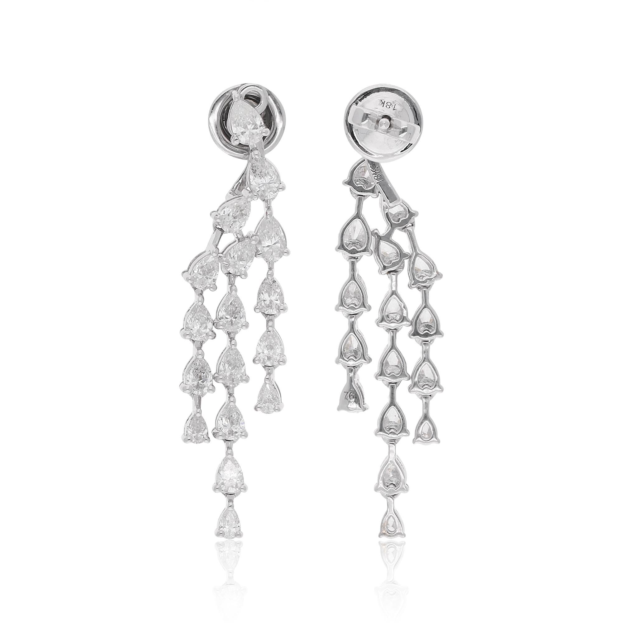 Haz una declaración cautivadora en tu día especial con estos exquisitos Pendientes Chaqueta de Boda. Diseñados para elevar tu conjunto nupcial, estos pendientes combinan la sofisticación clásica con un toque moderno.

Son un Regalo perfecto para