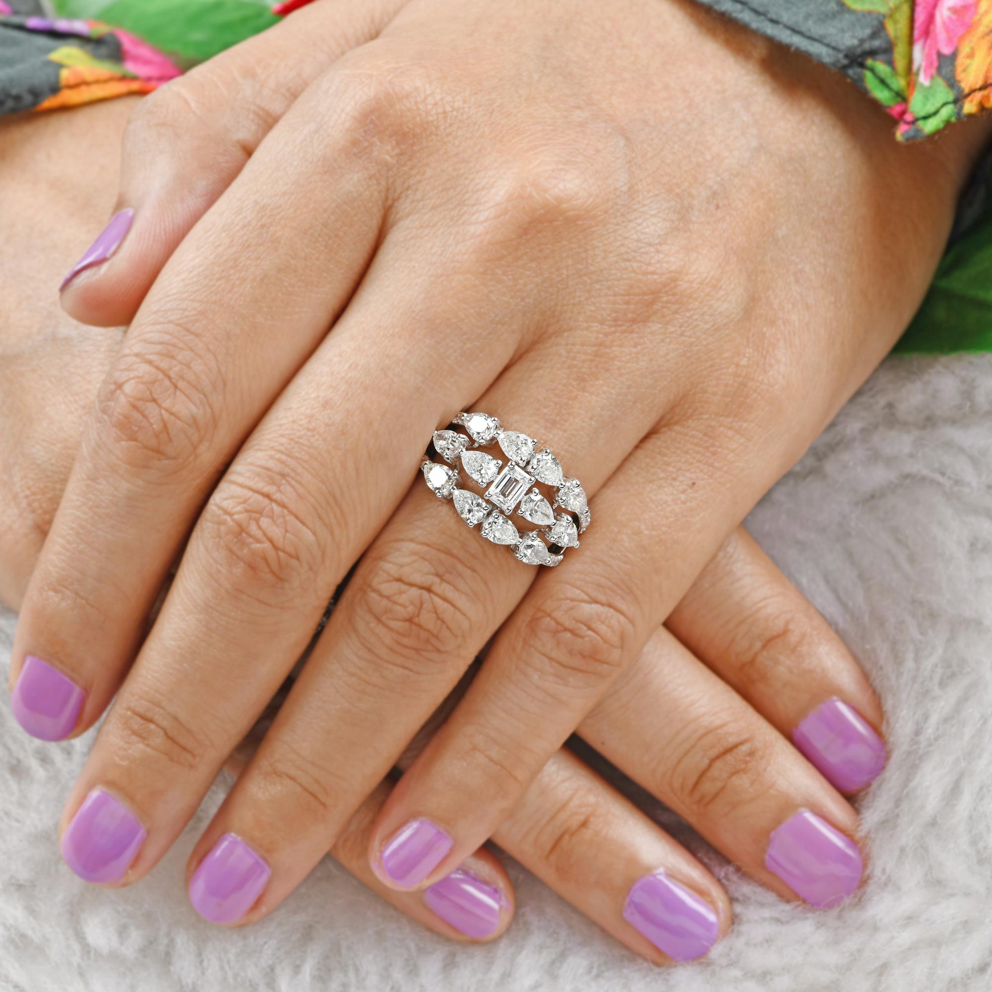 2,75 Karat SI Reinheit HI Farbe Birnenschliff Diamantring 18 Karat Weißgold mit Smaragdschliff (Tropfenschliff) im Angebot