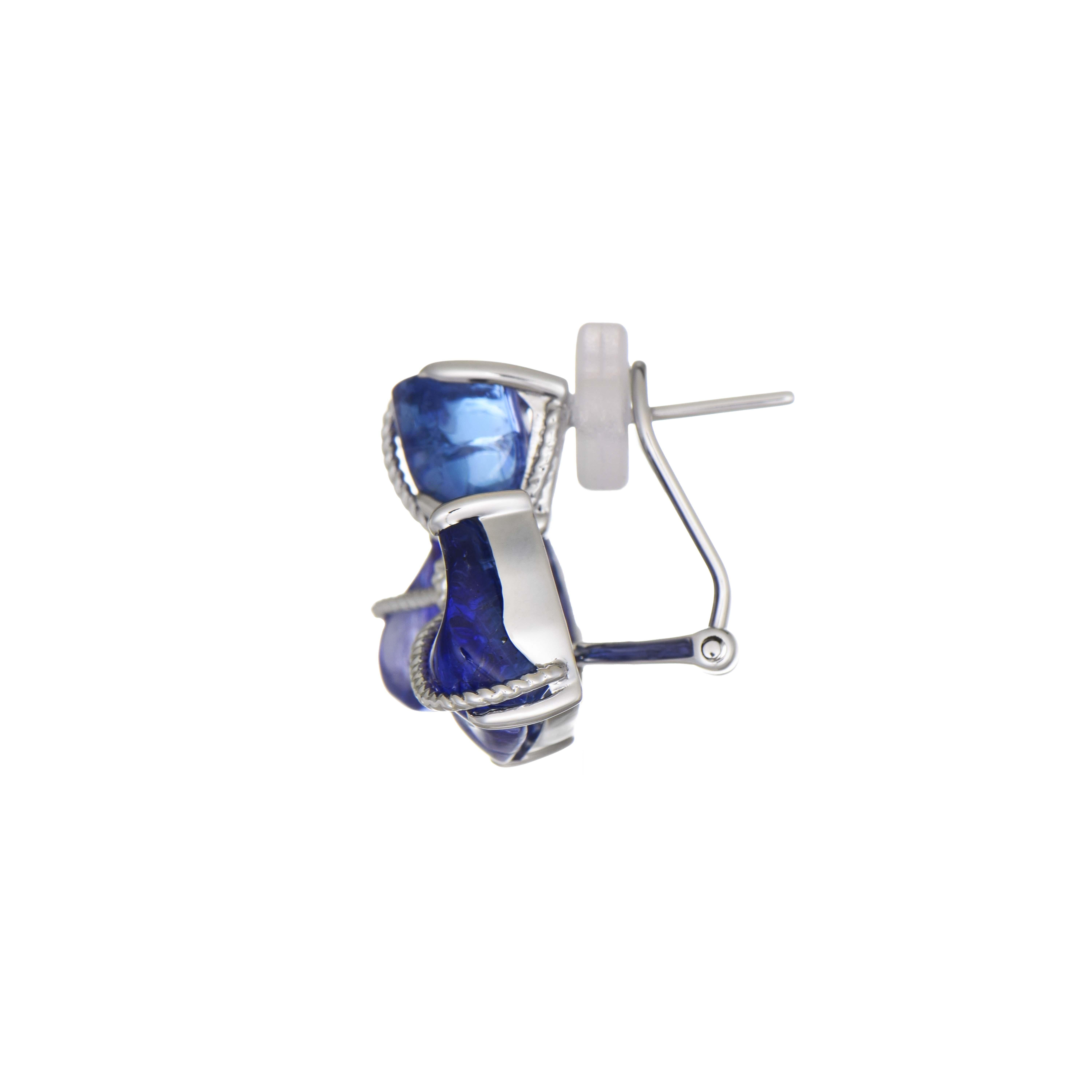 6 Tanzanite Gemstones: 27.5 Carats
Metal: 18K White Gold, 10.00 Grams

