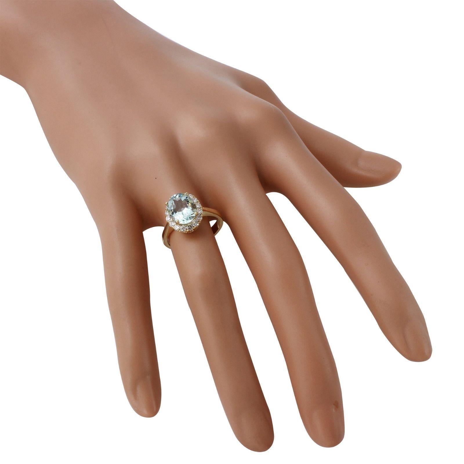 Women's 2.75 Carat Exquisite Natural Aquamarine and Diamond 14 Karat Solid Gold Ring For Sale