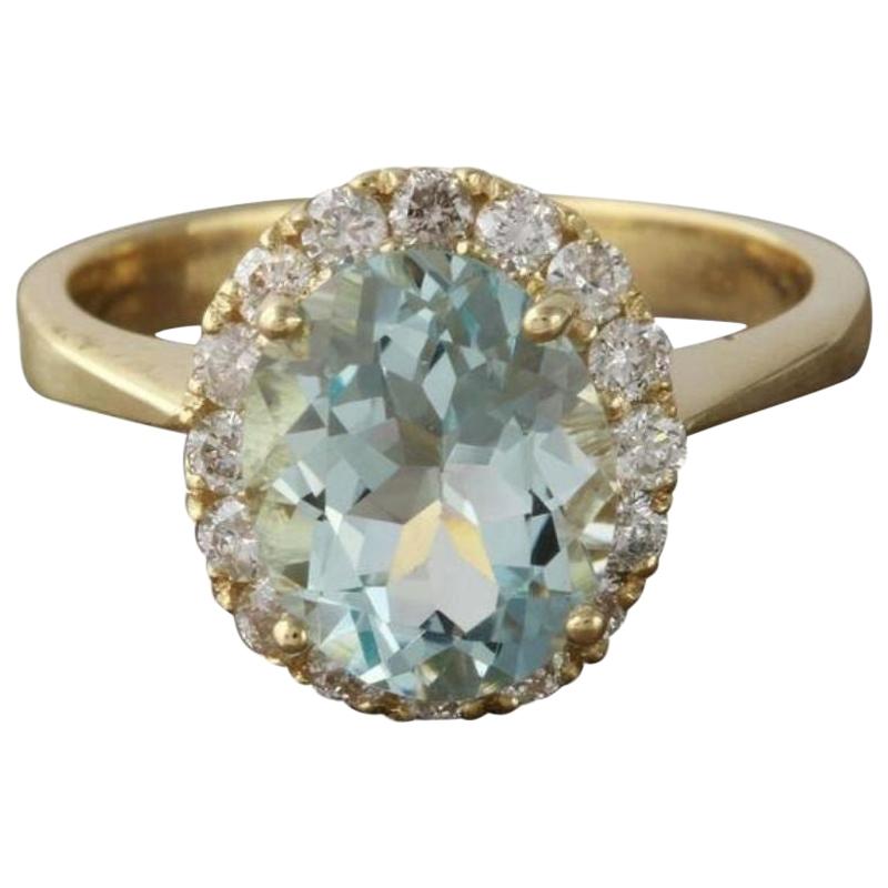 2.75 Carat Exquisite Natural Aquamarine and Diamond 14 Karat Solid Gold Ring For Sale
