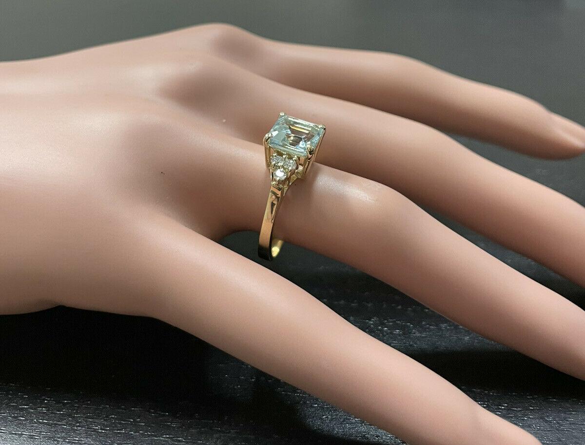 2.75 Carats Natural Aquamarine and Diamond 14k Solid Yellow Gold Ring In New Condition For Sale In Los Angeles, CA