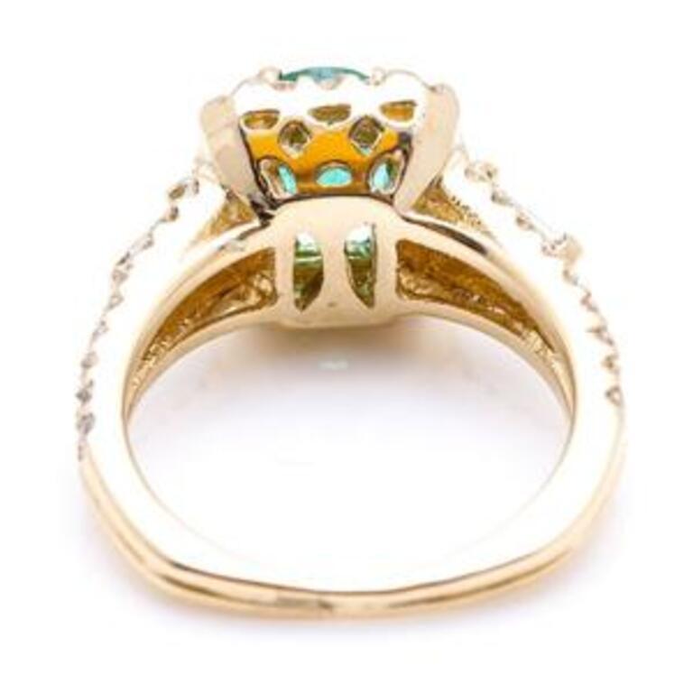 2.75 Carat Natural Emerald and Diamond 14 Karat Solid Yellow Gold Ring In New Condition For Sale In Los Angeles, CA