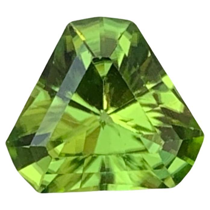 2.75 Carats Natural Loose Peridot Trilliant Shape Gemstone For Sale