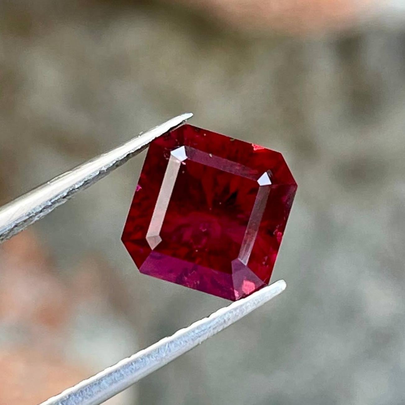 2.75 Carats Natural Loose Vivid Red Garnet Stone Asscher Cut African Gemstone For Sale 1
