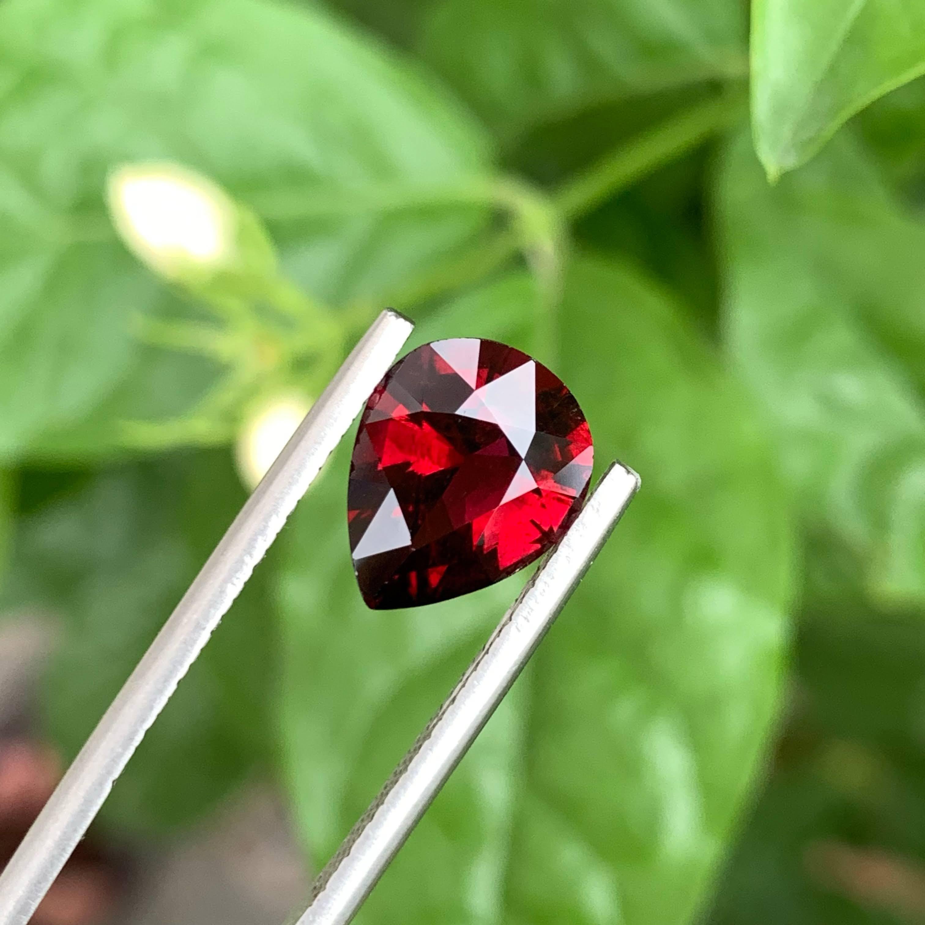 Taille poire 2.75 carats Red Rhodolite Garnet Stone Pear Cut Natural African Gemstone en vente