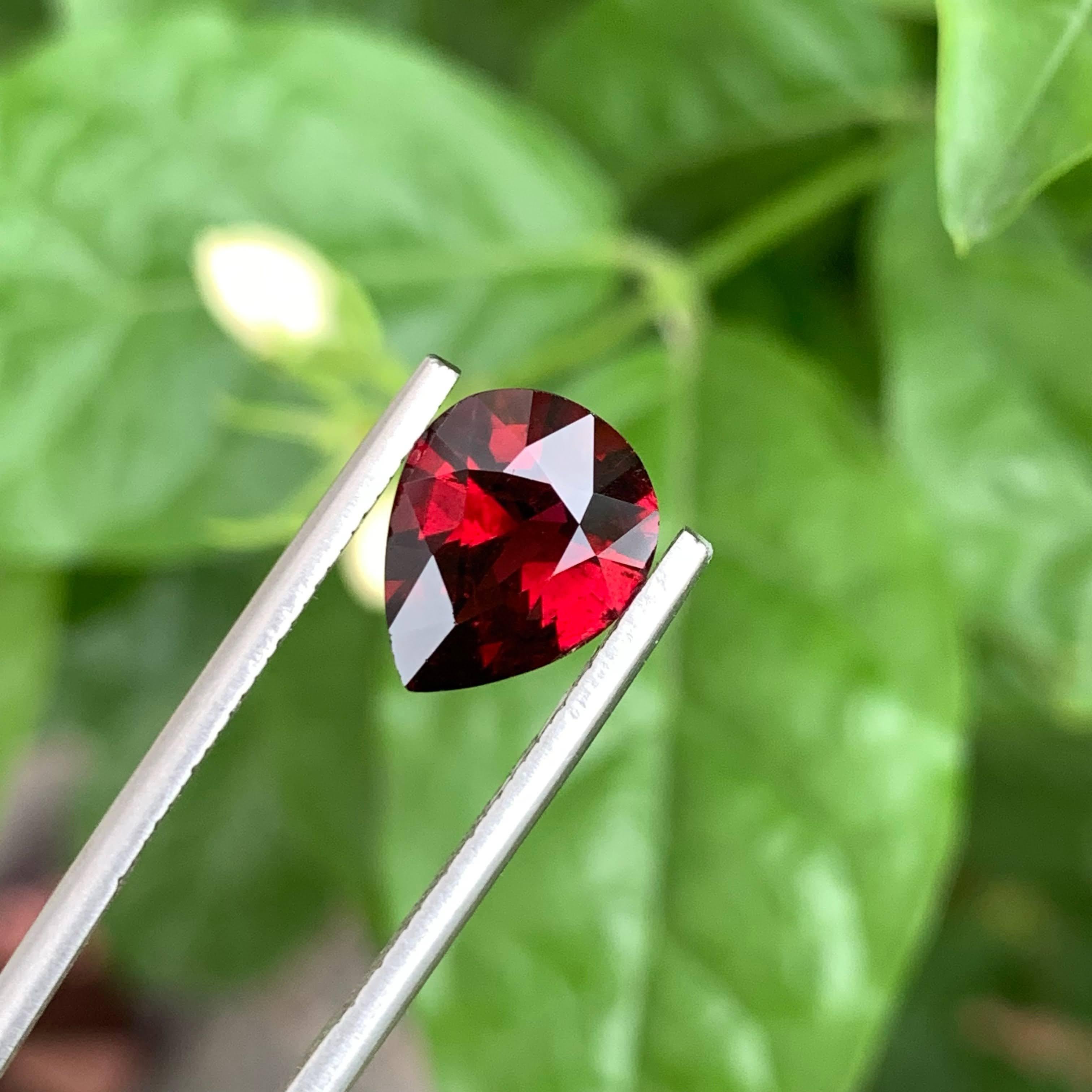 2.75 carats Red Rhodolite Garnet Stone Pear Cut Natural African Gemstone en vente 1