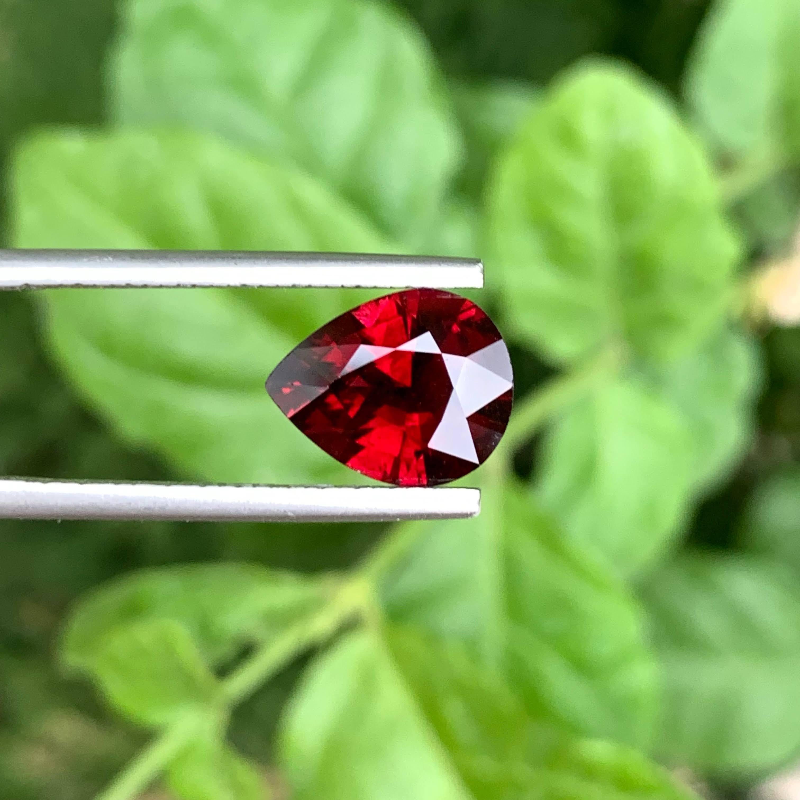 2.75 carats Red Rhodolite Garnet Stone Pear Cut Natural African Gemstone en vente 2