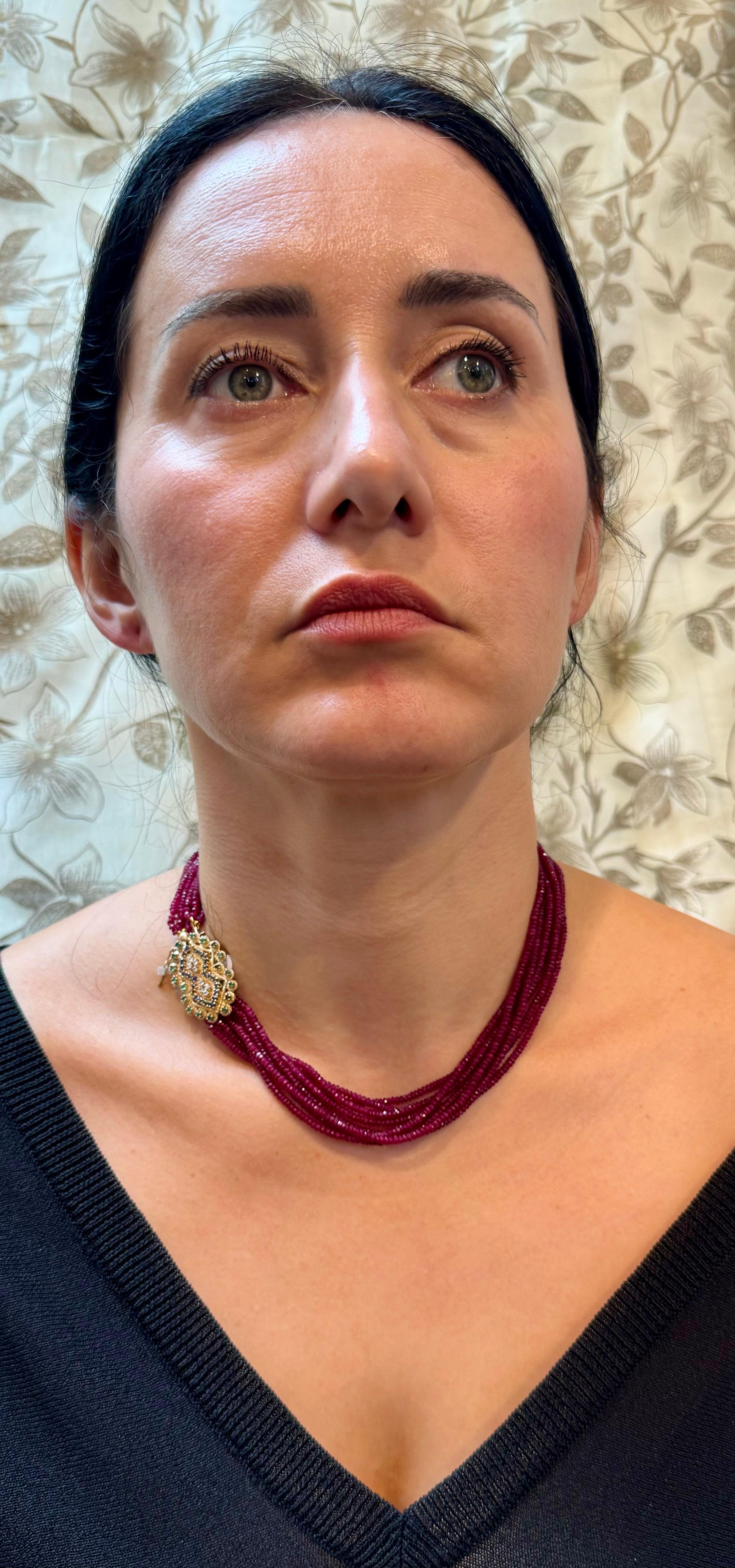 Halskette 275 Karat , 8 Schichten natürlicher facettierter Rubin Perlen Halskette 14K Gelber Diamant Verschluss 11