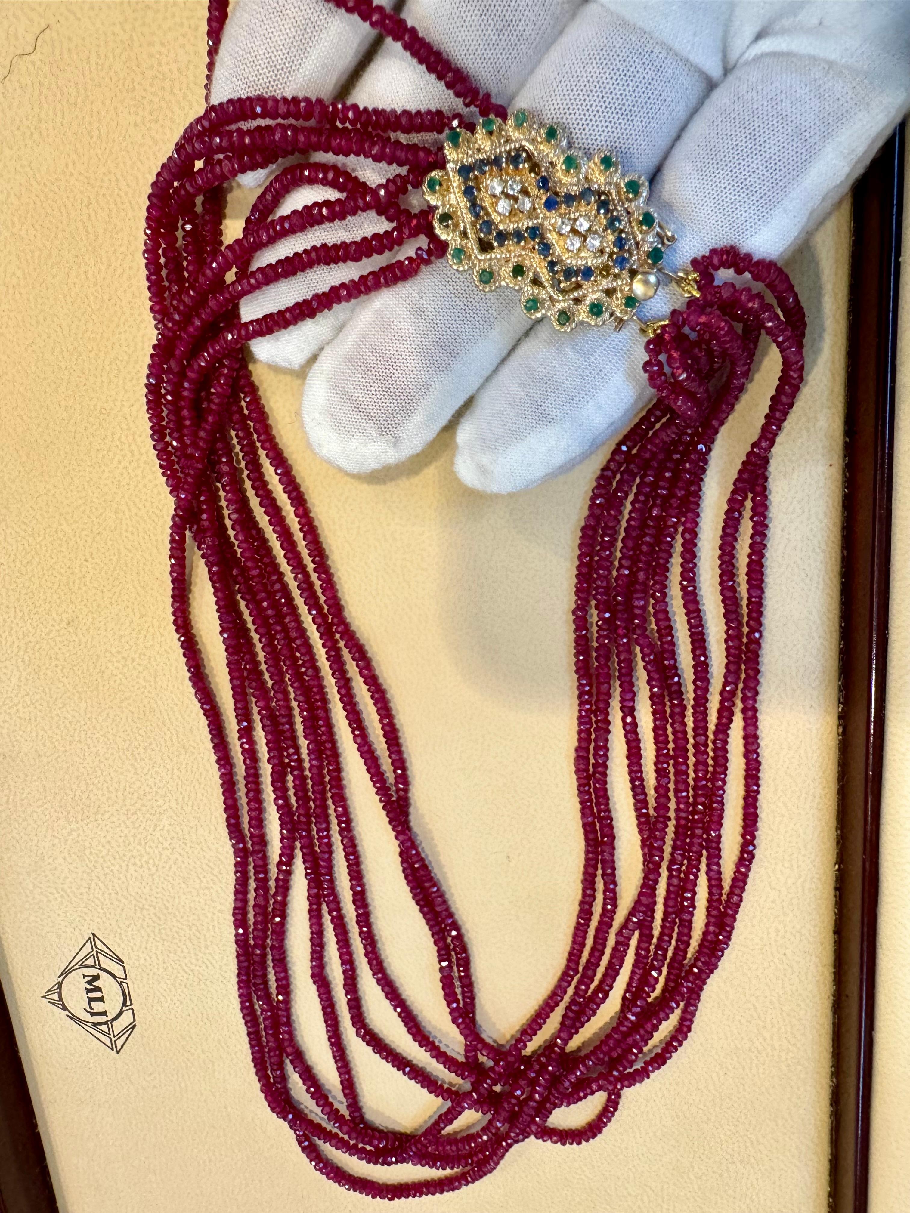 275 Ct , 8 Layer Natural Faceted Ruby Bead Necklace 14K Yellow Diamond Clasp Excellent état - En vente à New York, NY