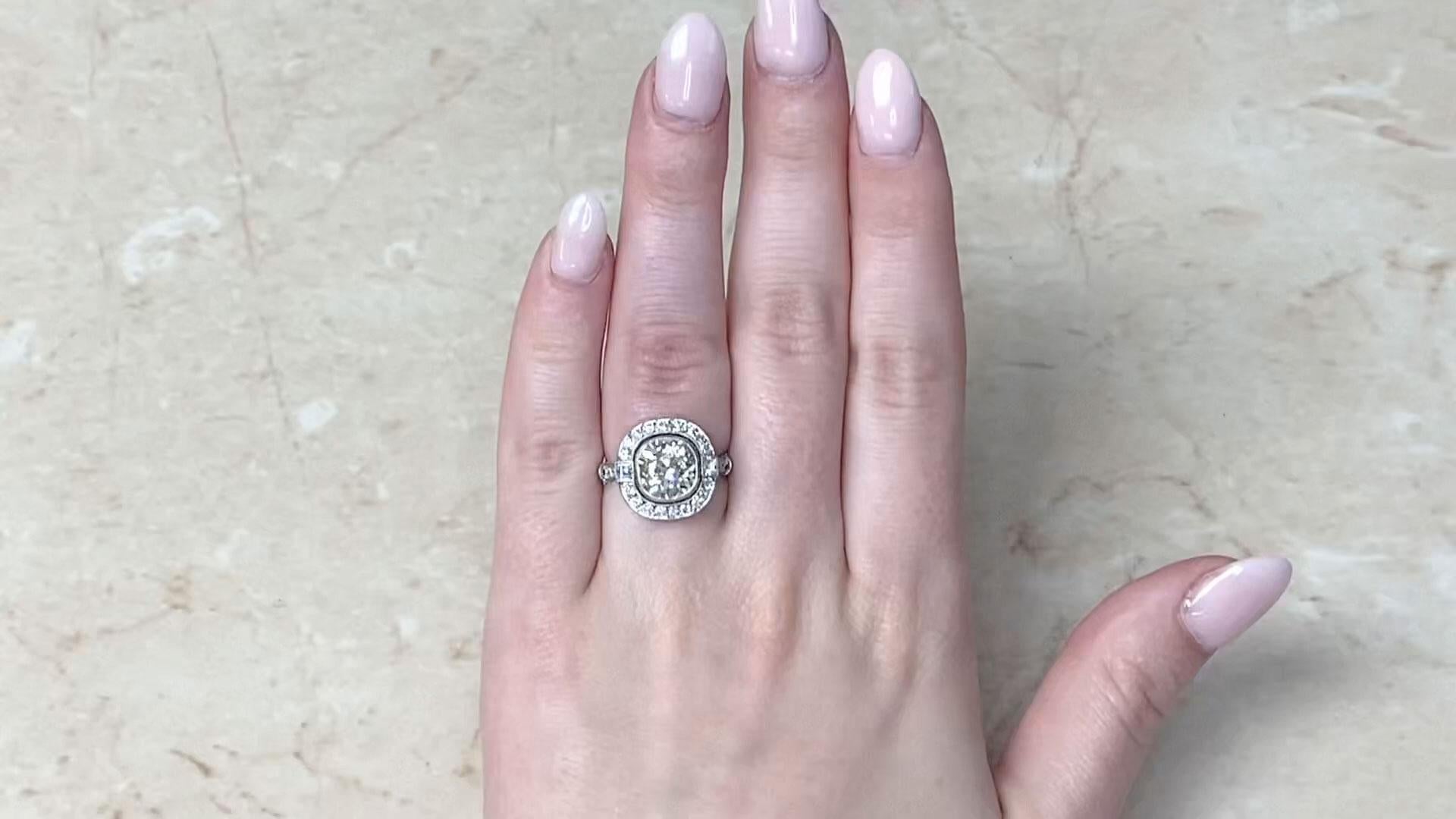 Verlobungsring mit Diamanten im Kissenschliff ( ca. 2,70 Karat), Diamant-Halo, Platin (Art déco) im Angebot