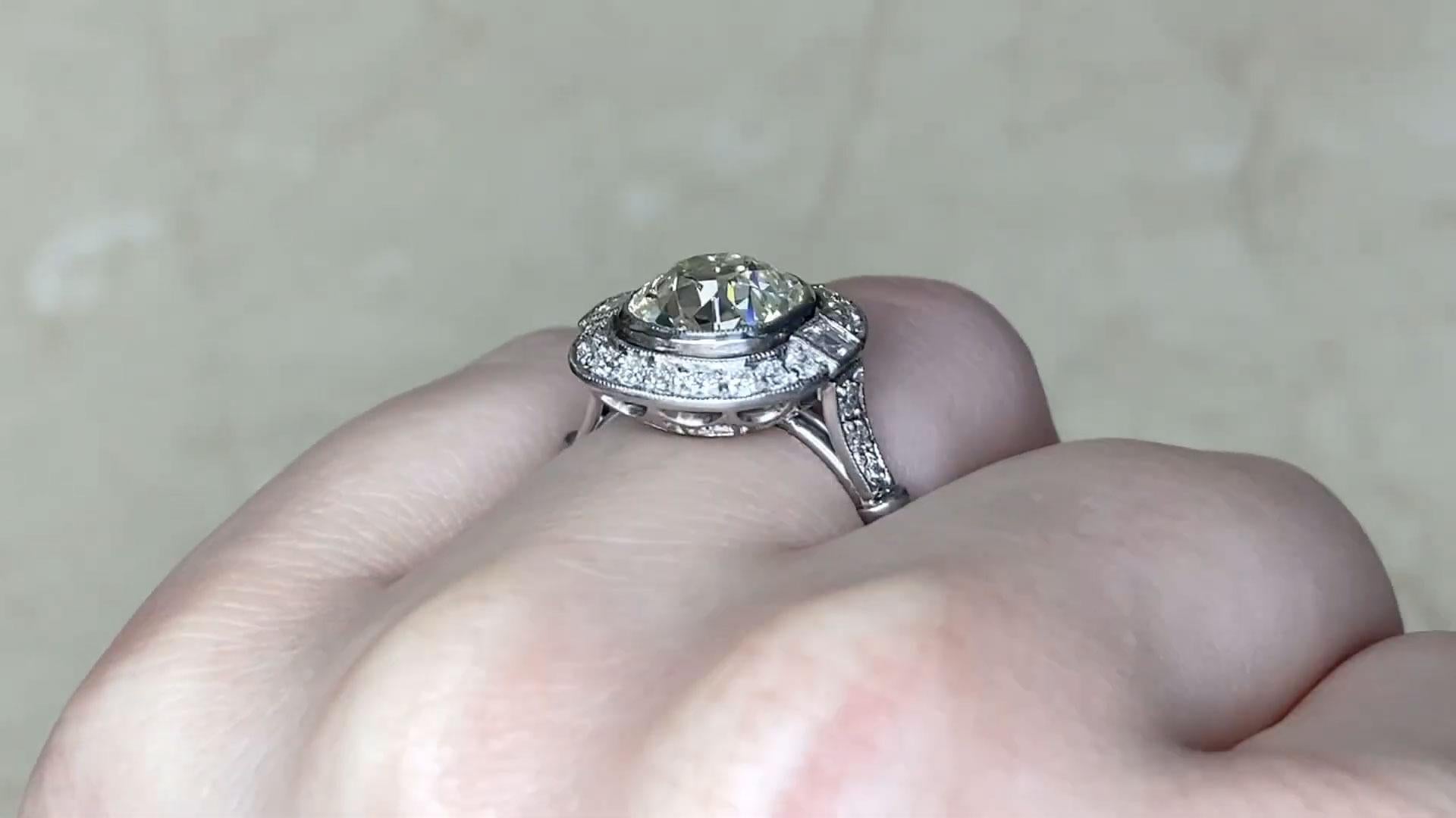 Verlobungsring mit Diamanten im Kissenschliff ( ca. 2,70 Karat), Diamant-Halo, Platin Damen im Angebot