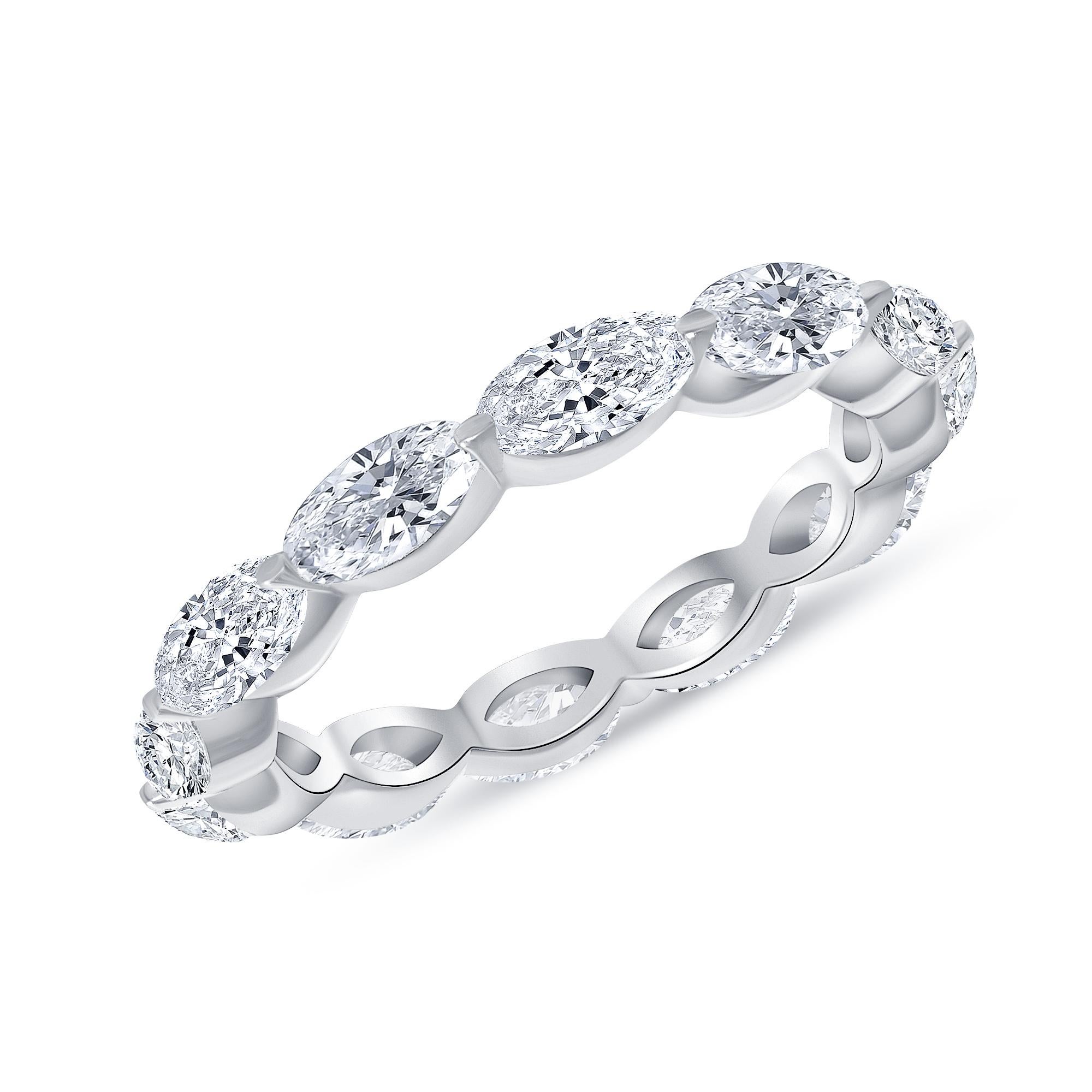 Im Angebot: 2.75 Ct. Marquise Eternity Band Beistellweg Ost-West Design H, VS () 2