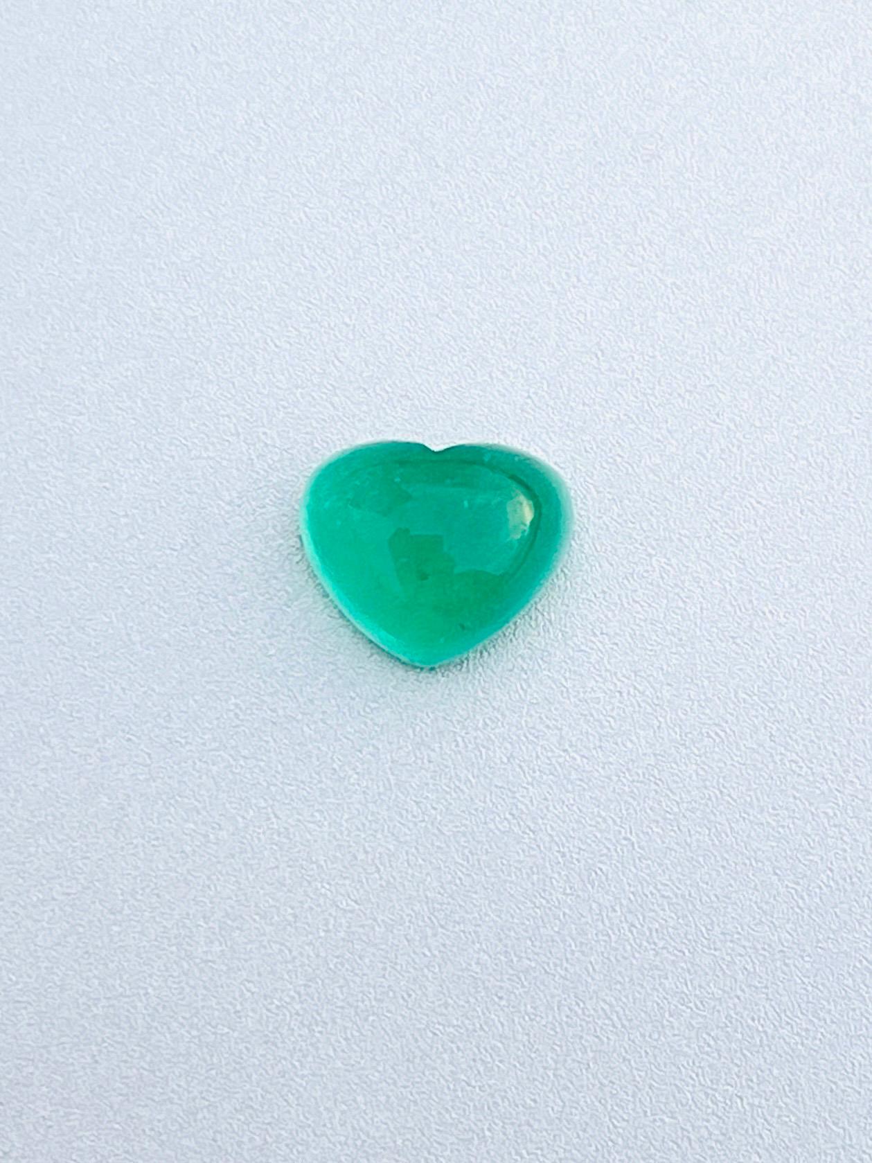 Cabochon 2,75 Ct Smeraldo naturale Russia Gemma cabochon Colore verde neon occhio pulito in vendita