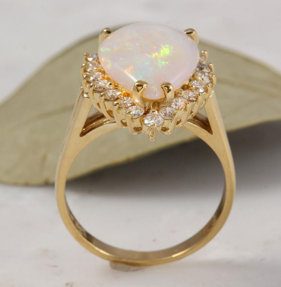 2.75 Ct Natural Impressive Ethiopian Opal and Diamond 14 Karat Solid Gold Ring In New Condition For Sale In Los Angeles, CA