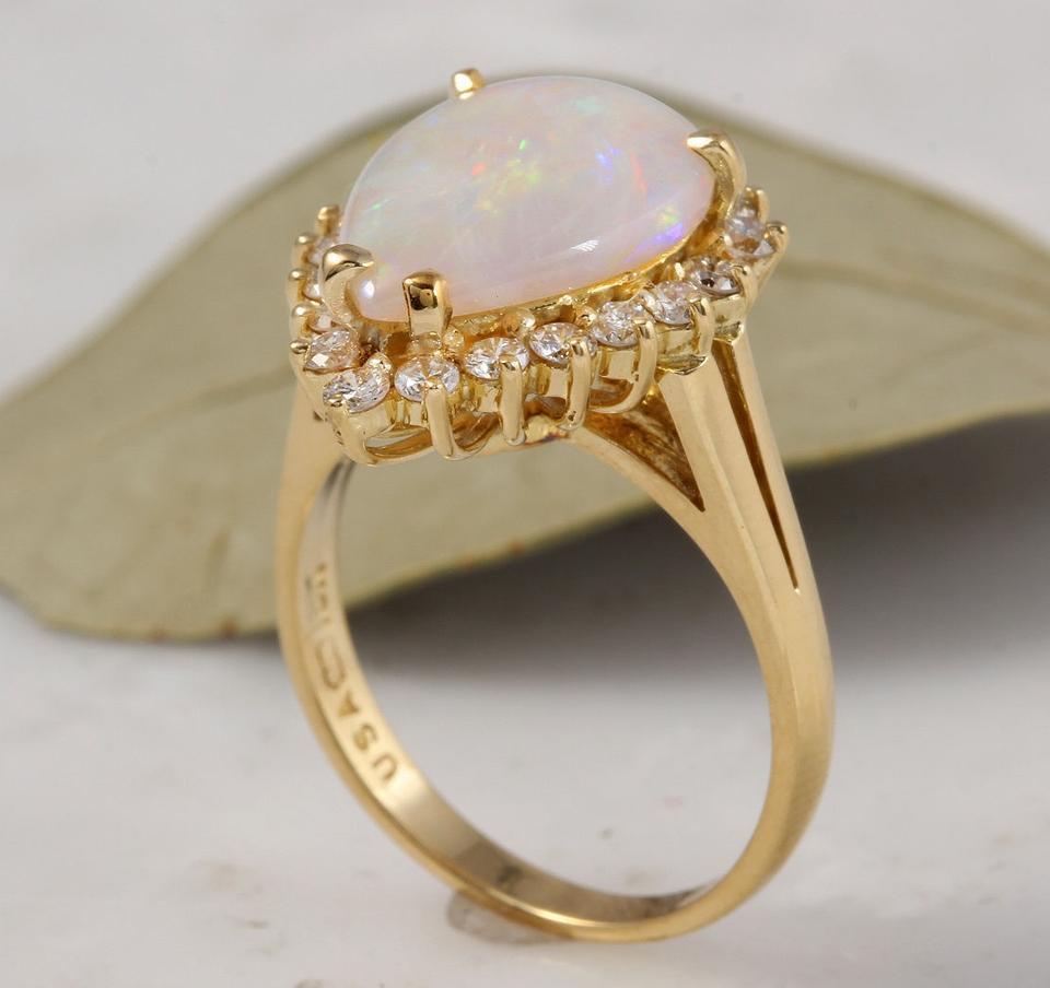 Women's 2.75 Ct Natural Impressive Ethiopian Opal and Diamond 14 Karat Solid Gold Ring For Sale