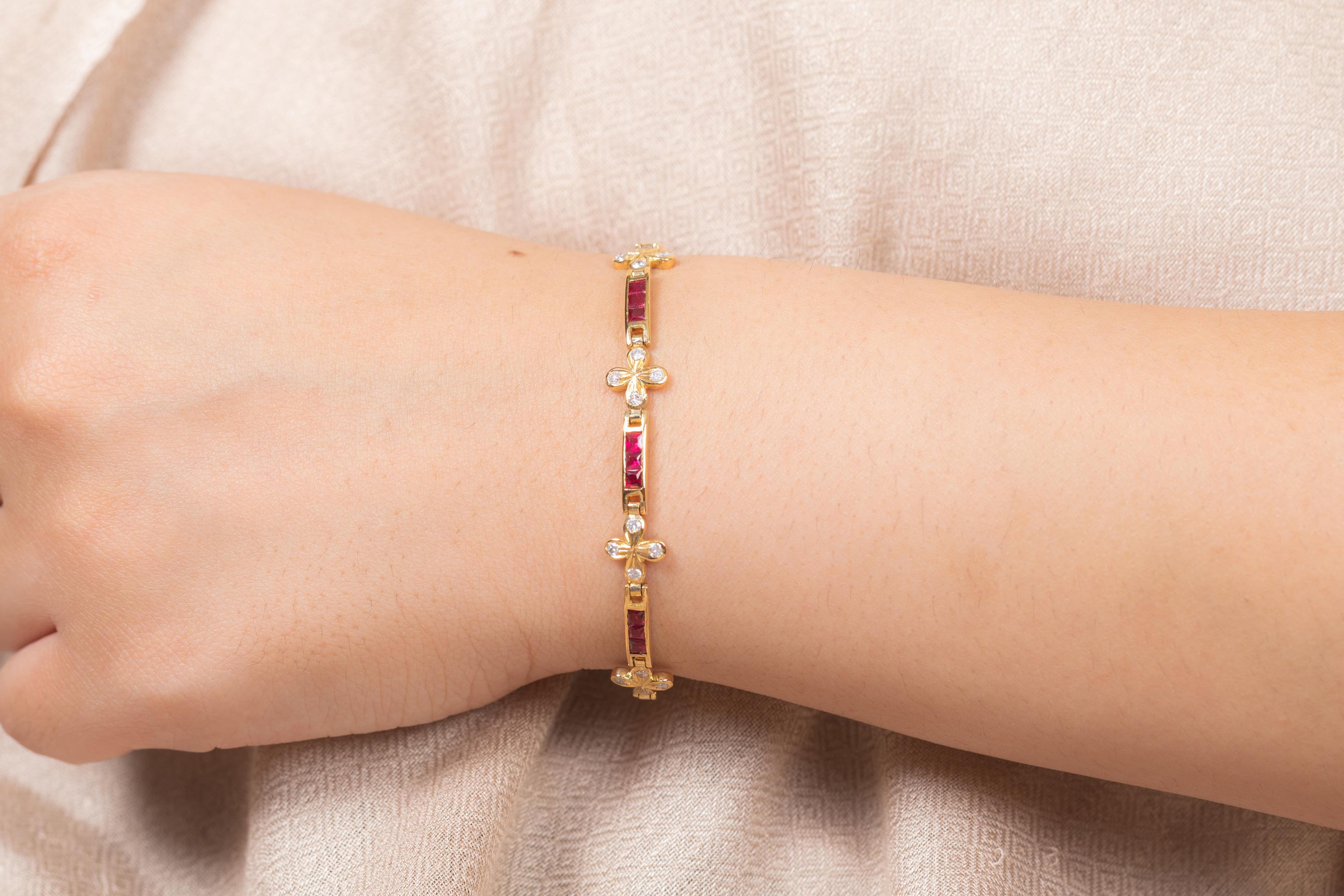 Pulsera de eslabones de oro amarillo de 18 quilates con diamantes y rubíes de 2,75 quilates Corte cuadrado en venta