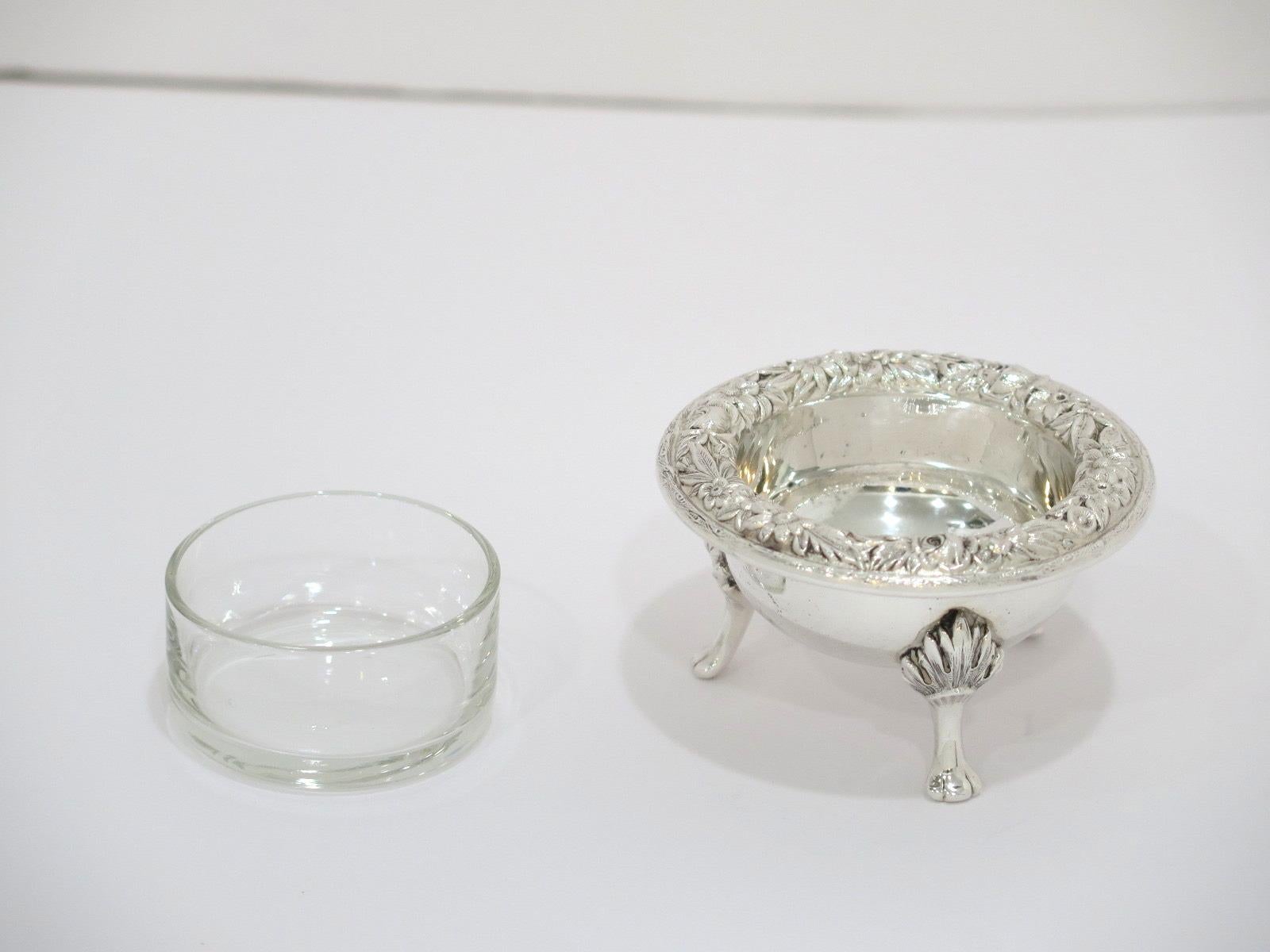 Dimensions (D x H): 2.75 x 1 5/8 in.

The salt cellar has the original glass insert.