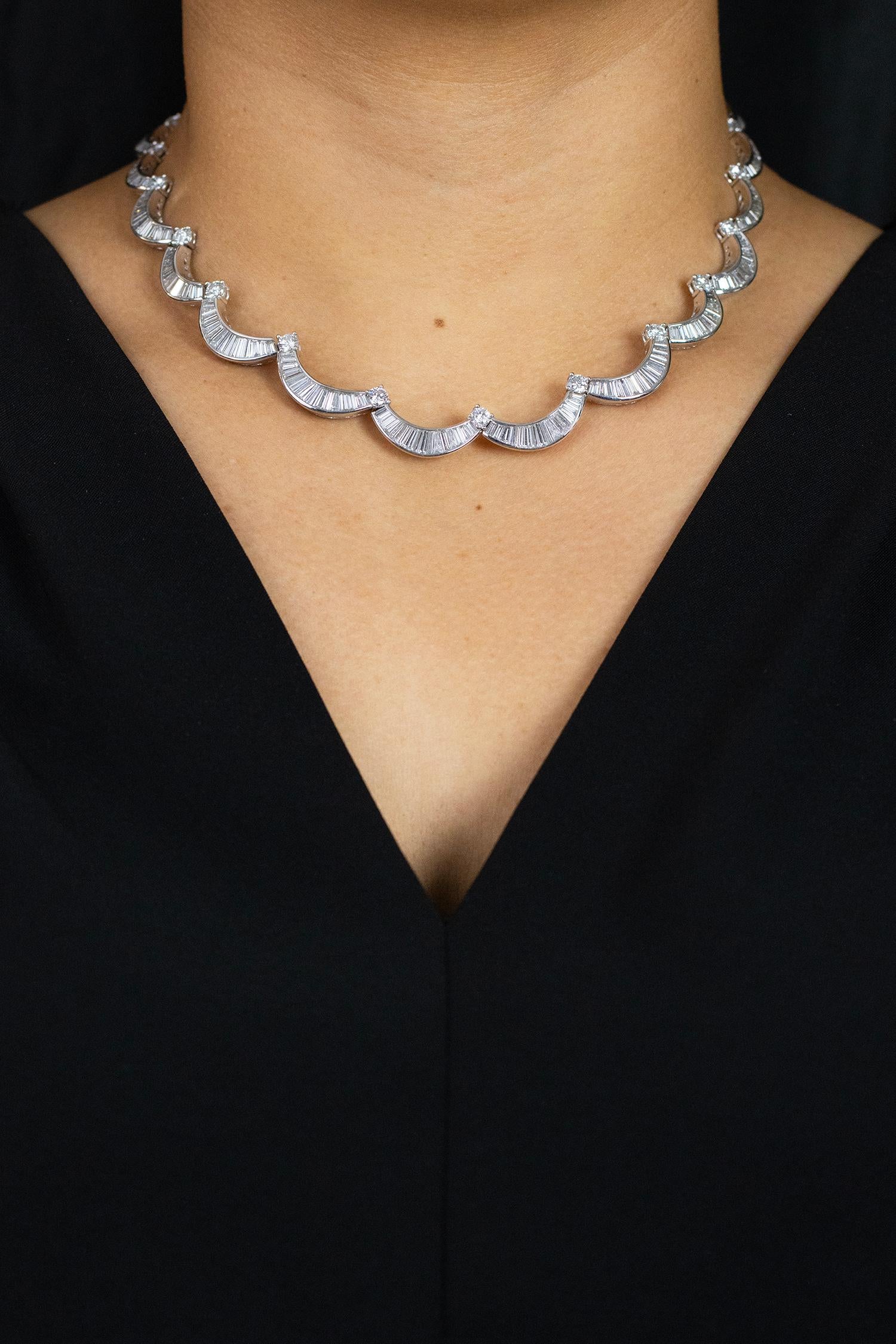Taglio baguette Roman Malakov Diamonds Collana da 27,50 carati totali con diamanti taglio baguette e tondo in vendita