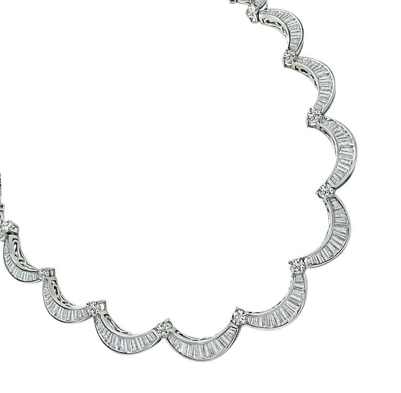 Taglio baguette Collana girocollo in oro con diamanti 27,50ct in vendita