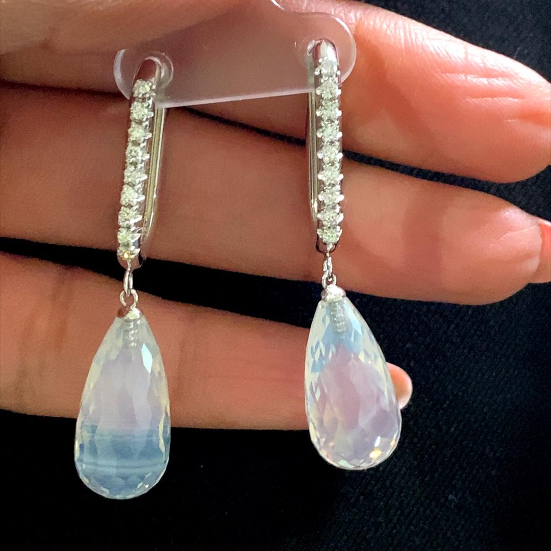 27.54 Carat Moon Quartz Sapphire White Gold Drop Earrings

Item Specs:

2 Faceted Briolette Moon Quartz stones weighing approximately 27.20 Carats
(Measurements of Moon Quartz Faceted Briolette 20mm x 10mm) 
18 Round Cut Natural Diamonds weighing