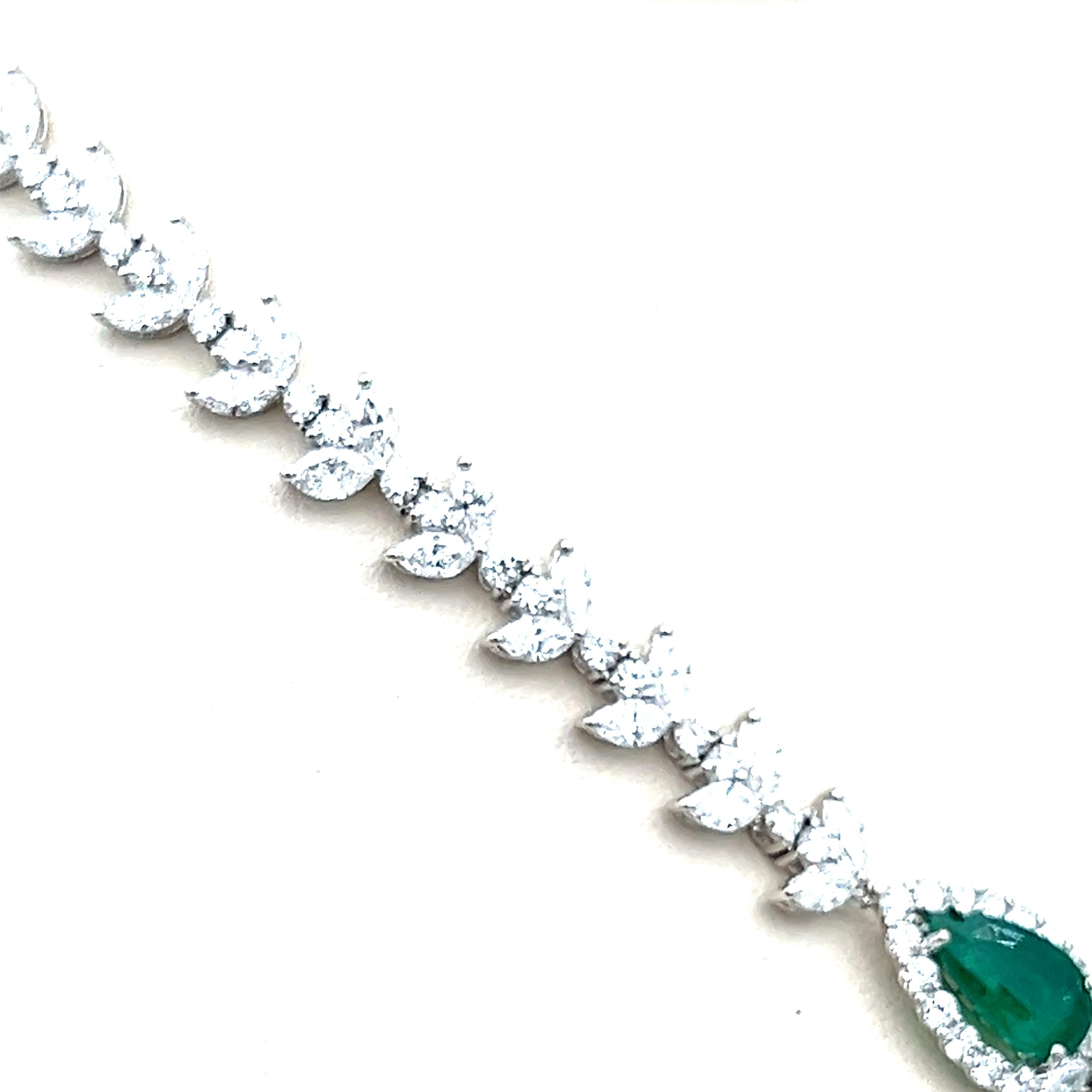 Modern 27.55 ct Natural Colombian Emerald & Diamond Necklace For Sale