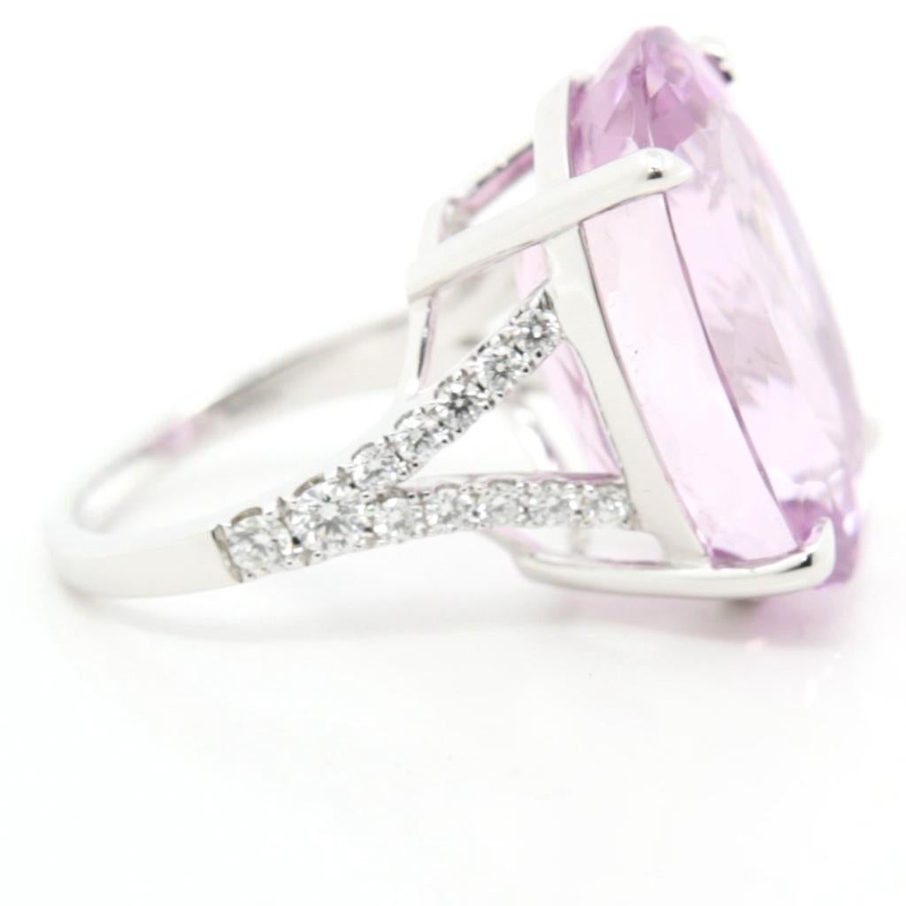 27.58 Carat Kunzite Diamond Cocktail Ring In New Condition For Sale In Hong Kong, HK