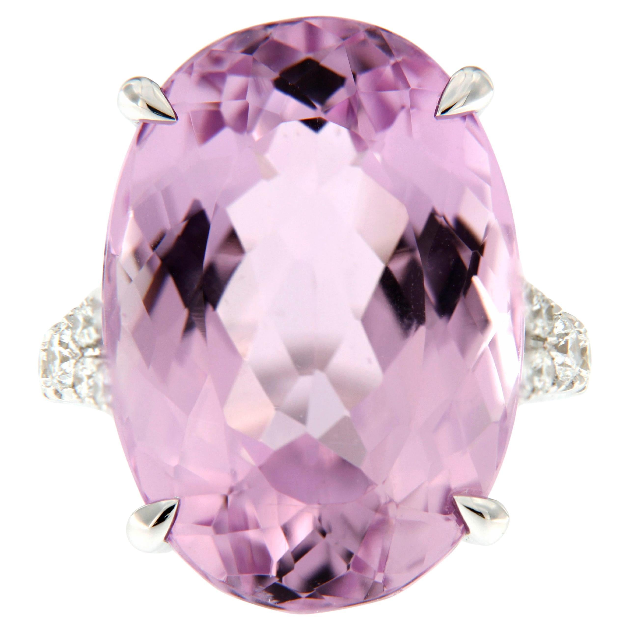 Anillo de cóctel con diamantes kunzita de 27,58 quilates
