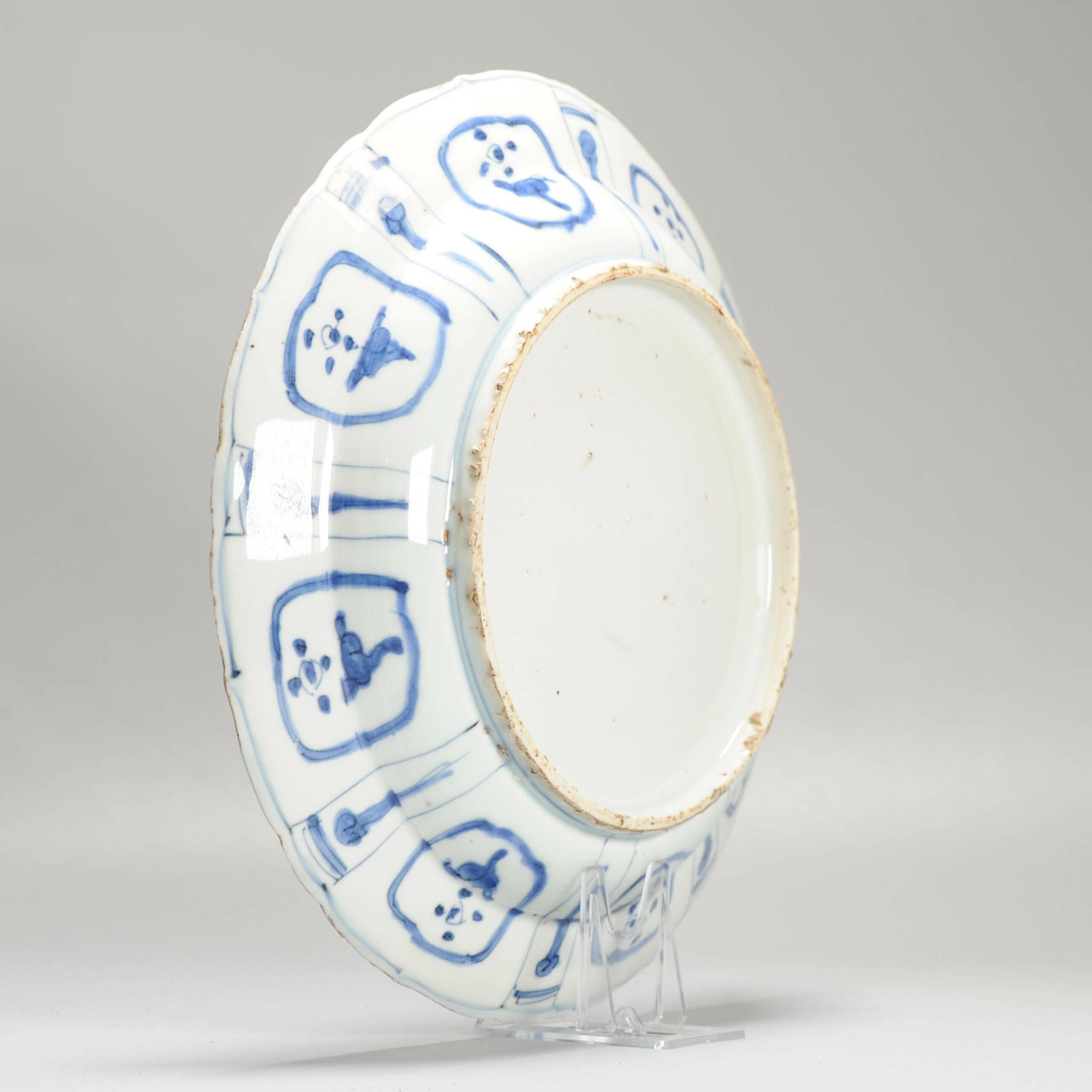 27.5CM Antique Ming Wanli Chinese Porcelain Flower Kraak Dish Buddhist Cakras In Good Condition In Amsterdam, Noord Holland