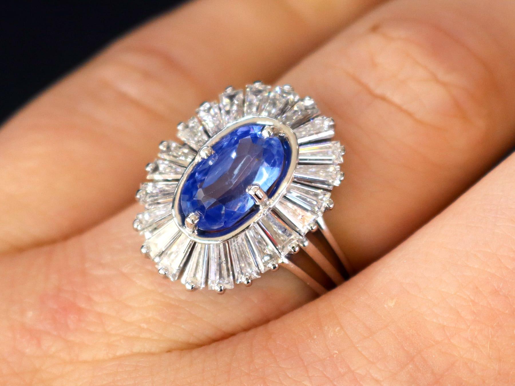 2.75ct Ceylon Sapphire and 2.88ct Diamond, 18ct White Gold Cluster Ring (Ovalschliff) im Angebot