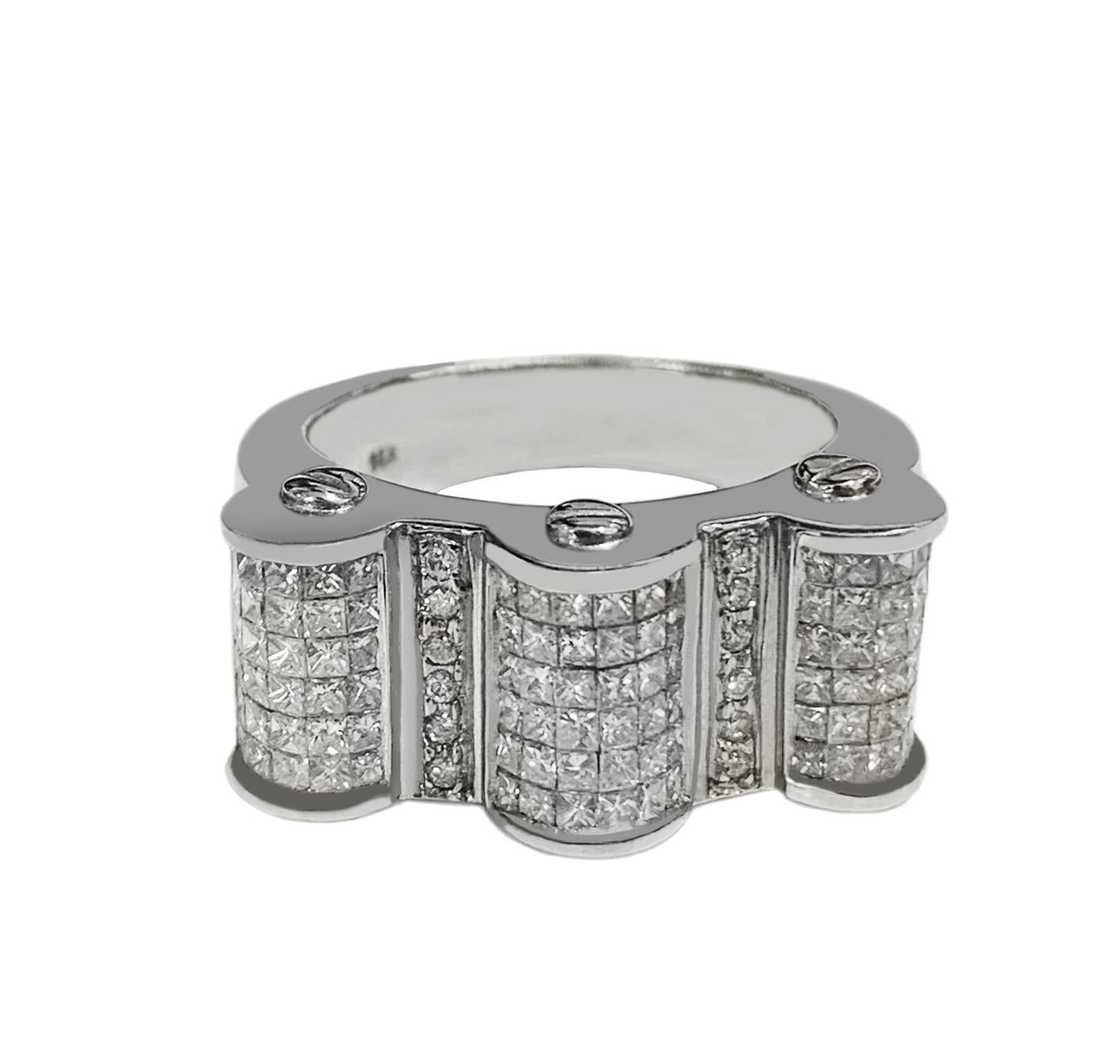 -Custom made

-14k White gold

-Ring size: 9.75

-Weight: 14gr

-Width: 0.2-0.5”

-Diamond: 2.75ct, SI clarity, G color