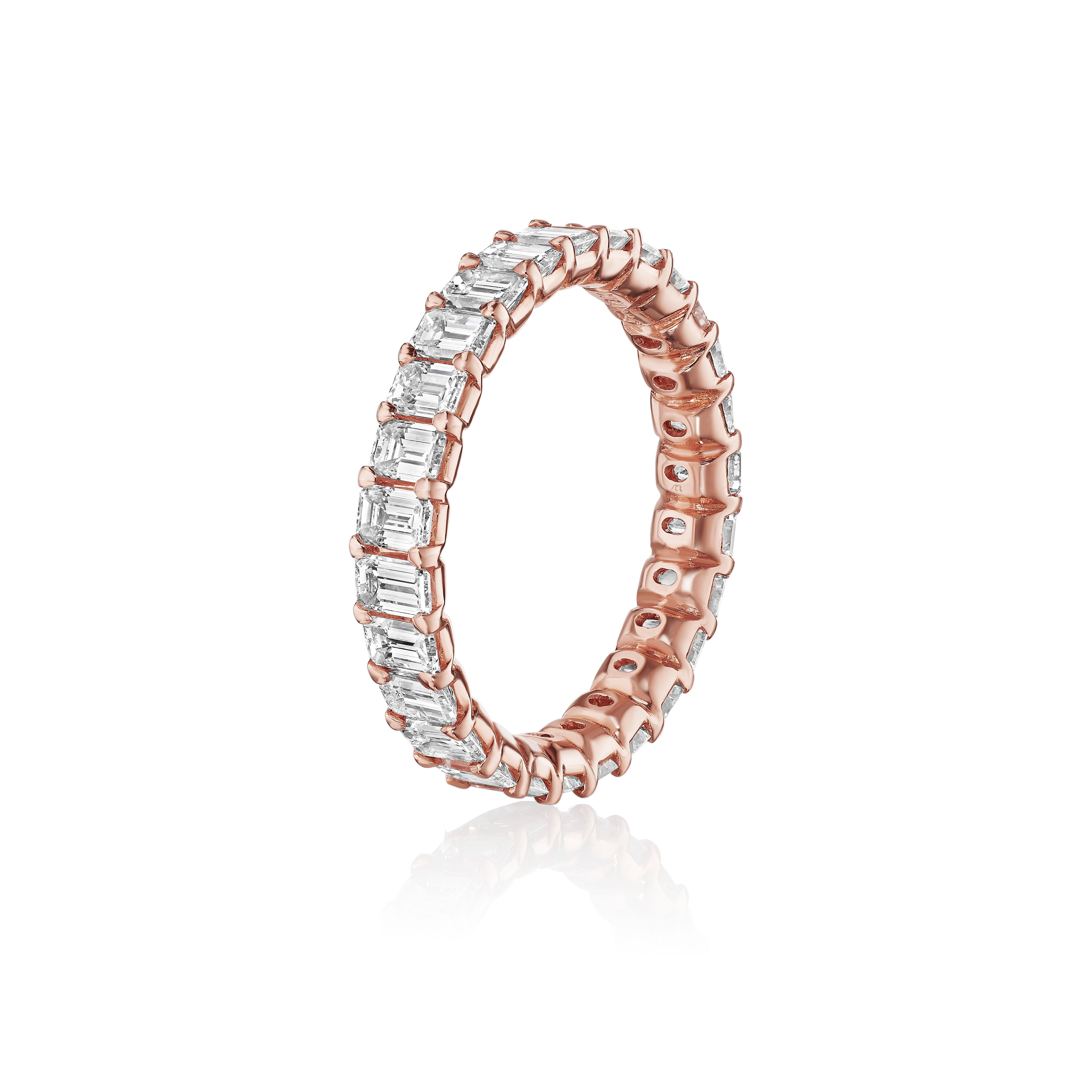 2.75ct Diamond Emerald Cut Eternity Band in 18KT Rose Gold In New Condition For Sale In New York, NY