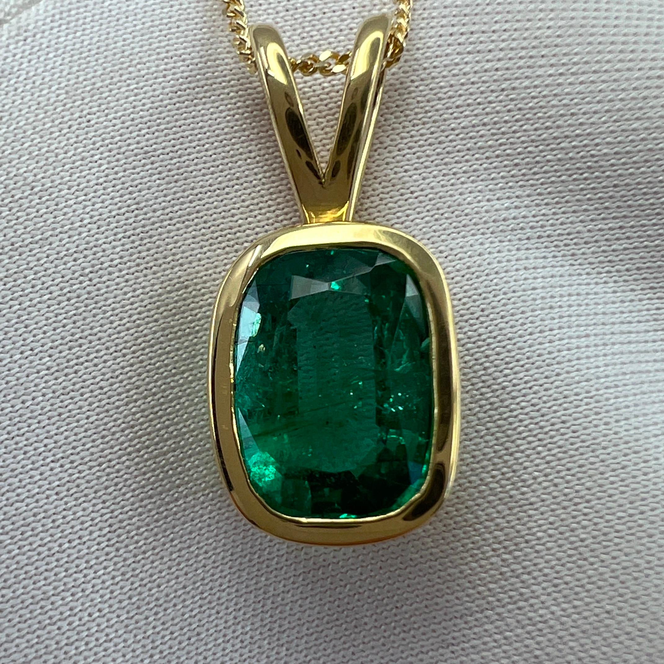Fine Vivid Green Emerald 18k Yellow Gold Solitaire Pendant Necklace.

2.75 Carat emerald with a fine vivid bright green colour and very good clarity. Some small natural inclusions visible (as expected with emeralds) but not a dirty stone.

A fine