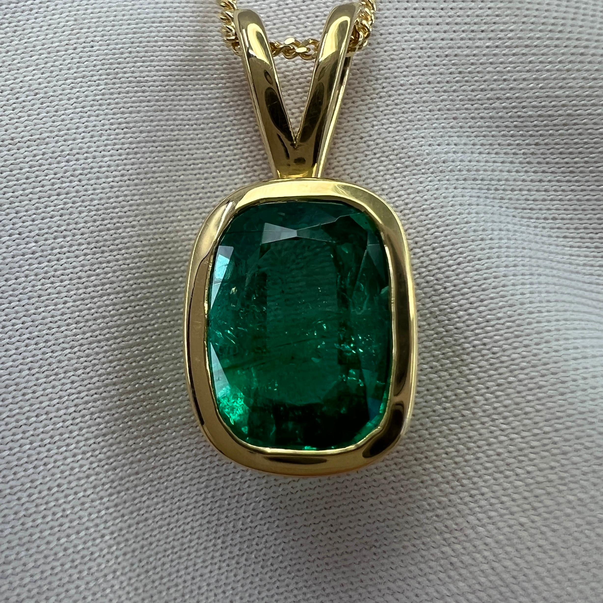 vivid green colour emerald