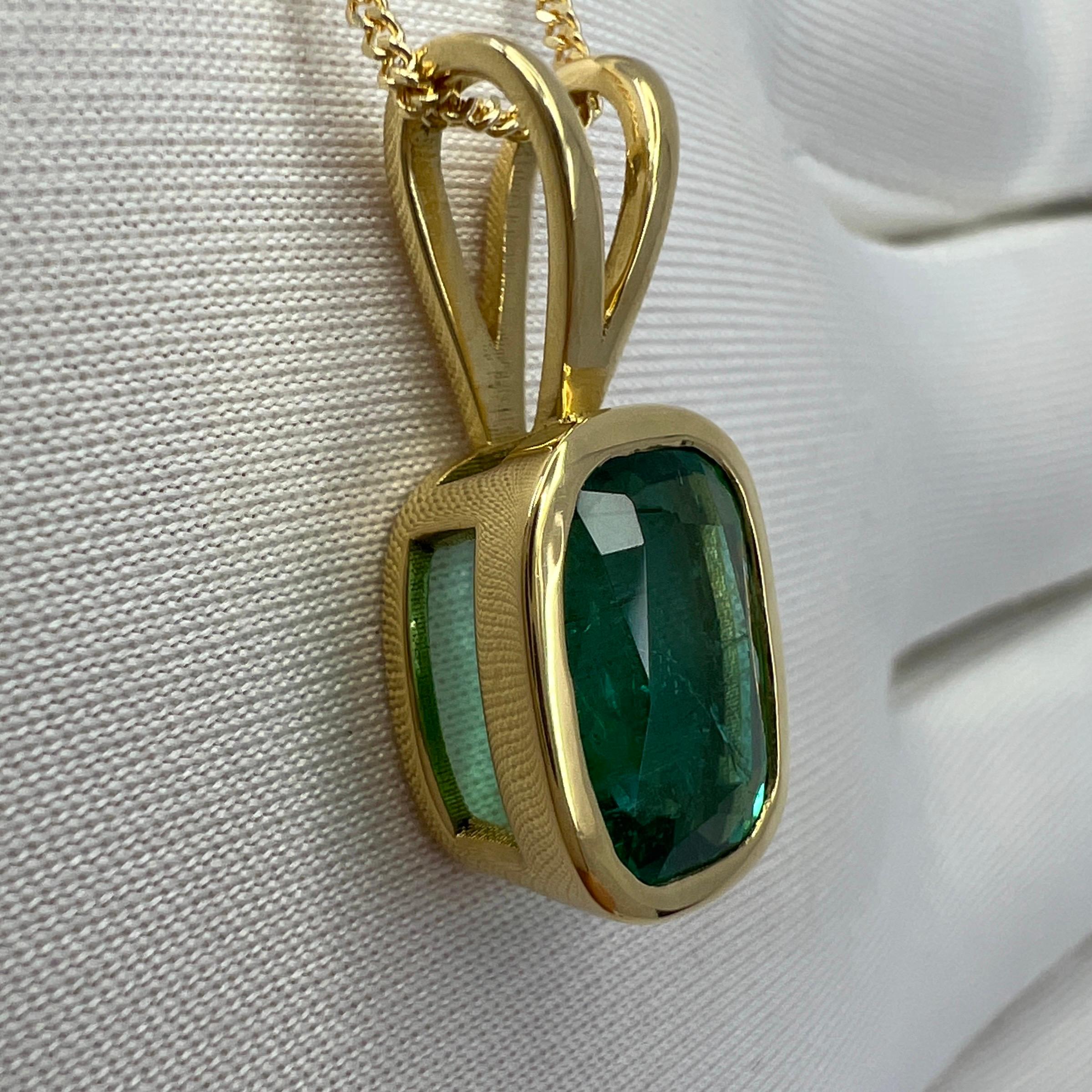2.75ct Fine Vivid Green Emerald 18k Yellow Gold Cushion Solitaire Bezel Pendant For Sale 1