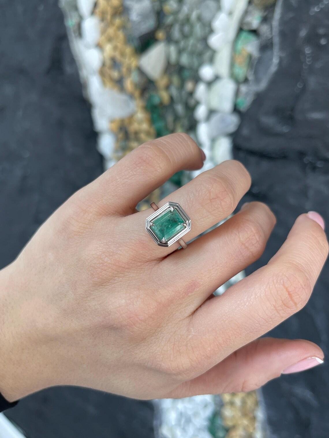 2,75 Karat natürlicher Smaragd Solitär Ring Hellgrüner Smaragdschliff Stein im Smaragdschliff im Angebot 1