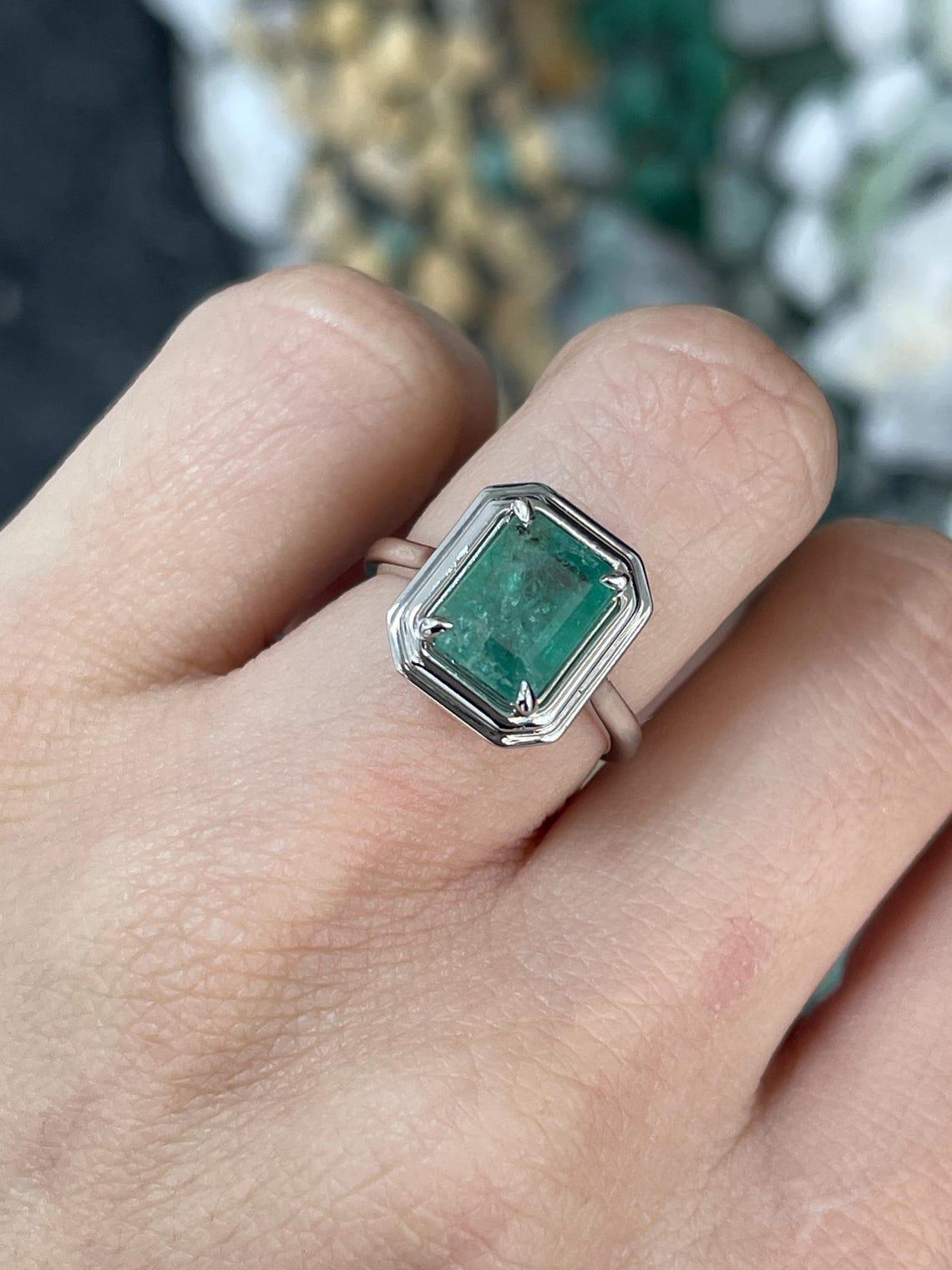 2,75 Karat natürlicher Smaragd Solitär Ring Hellgrüner Smaragdschliff Stein im Smaragdschliff im Angebot 2