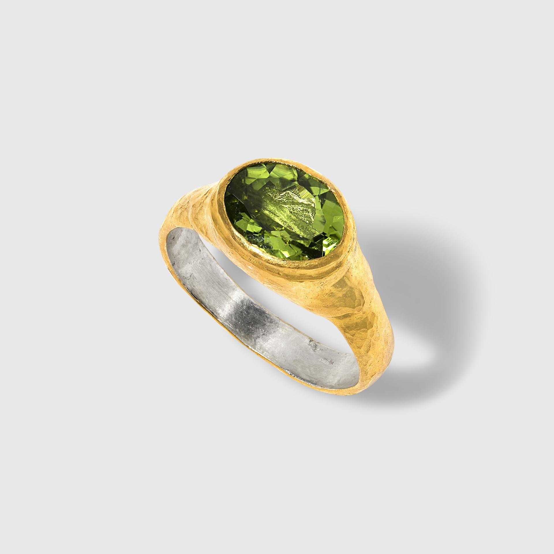 2.75ct Oval Peridot Ring with 24kt and Silver In New Condition For Sale In Bozeman, MT
