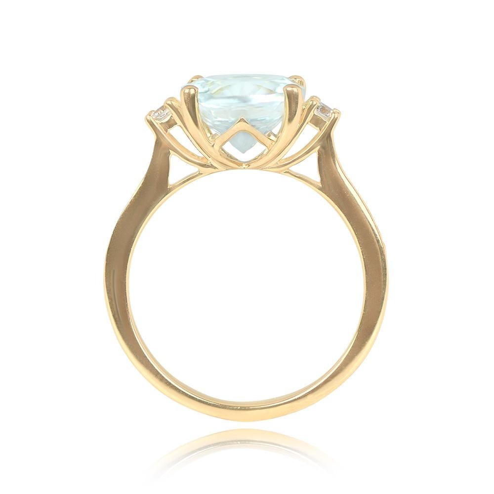 2.75ct Round Cut Aquamarine Engagement Ring, 18k Yellow Gold In Excellent Condition For Sale In New York, NY